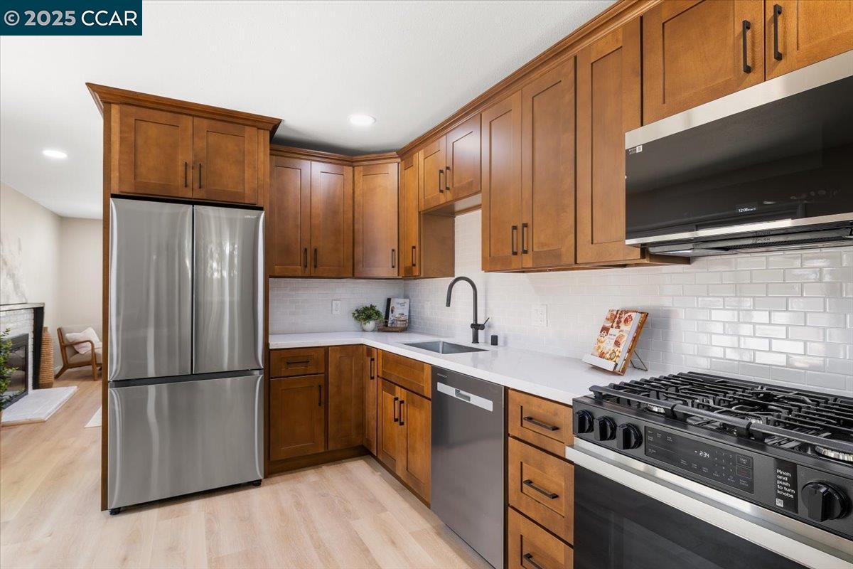 Detail Gallery Image 5 of 28 For 4178 Huckleberry Dr, Concord,  CA 94521 - 4 Beds | 2 Baths