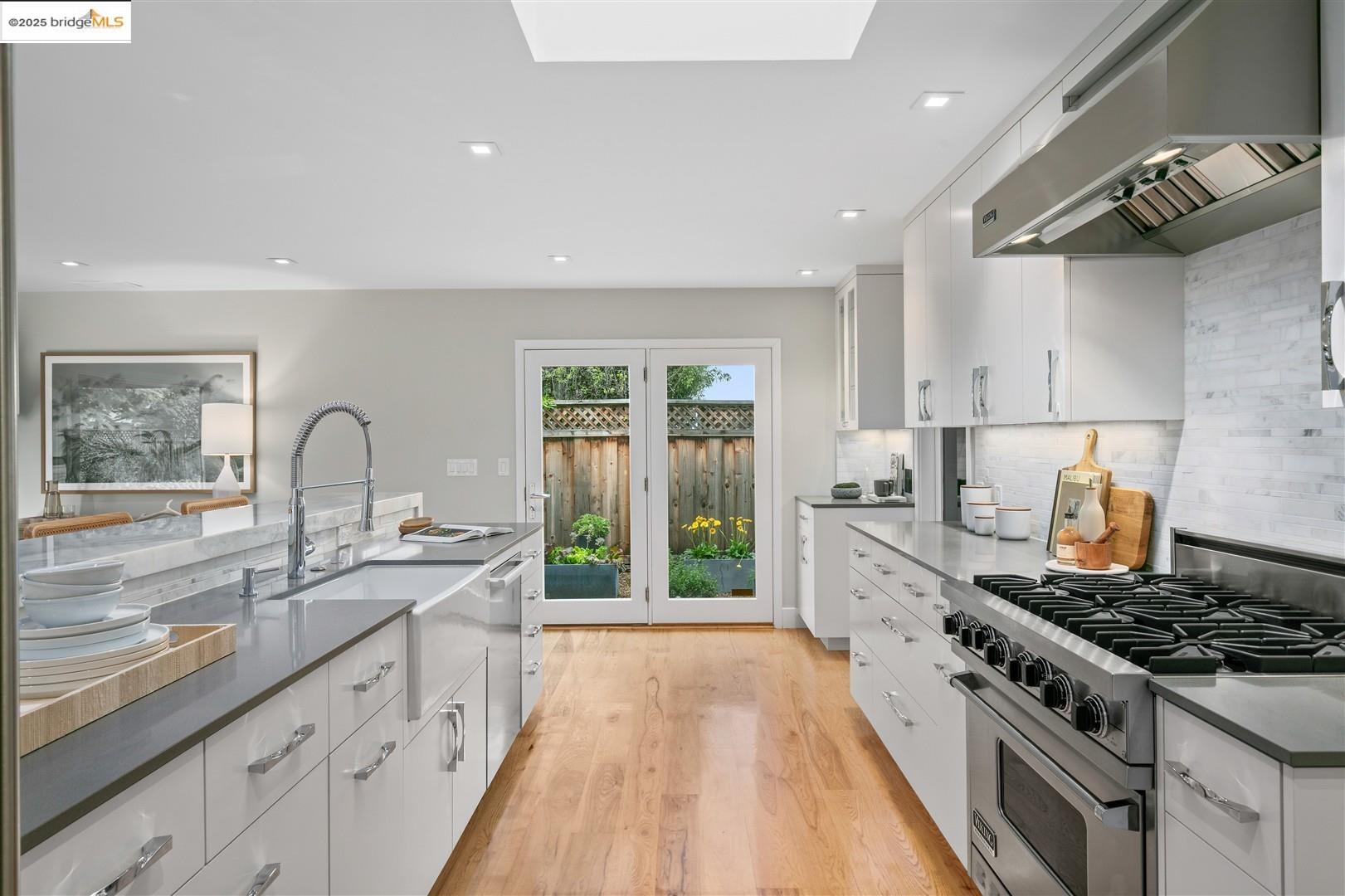 Detail Gallery Image 11 of 42 For 343 Lunada Court, Los Altos,  CA 94022 - 3 Beds | 2/1 Baths
