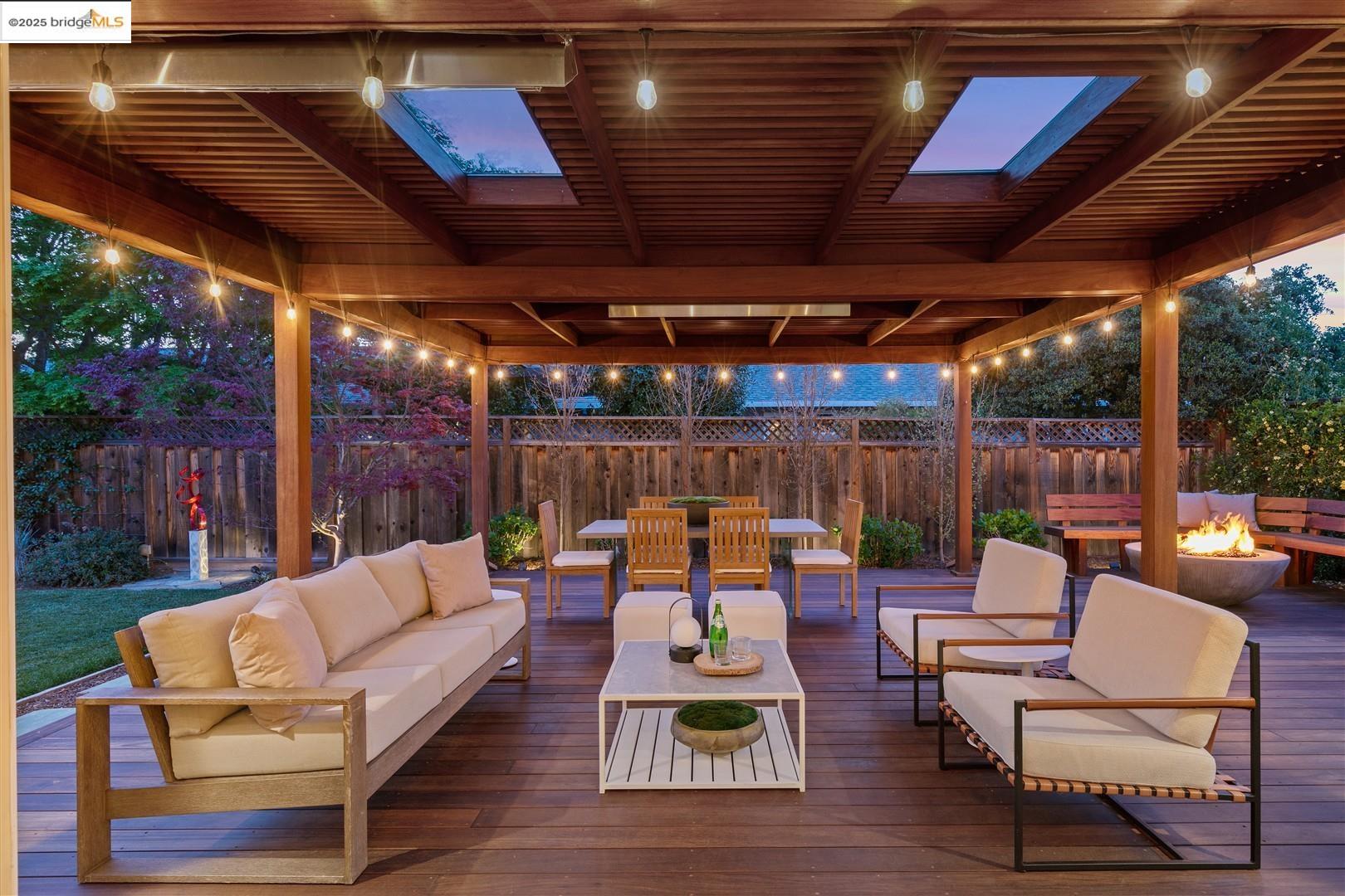 Detail Gallery Image 27 of 42 For 343 Lunada Court, Los Altos,  CA 94022 - 3 Beds | 2/1 Baths
