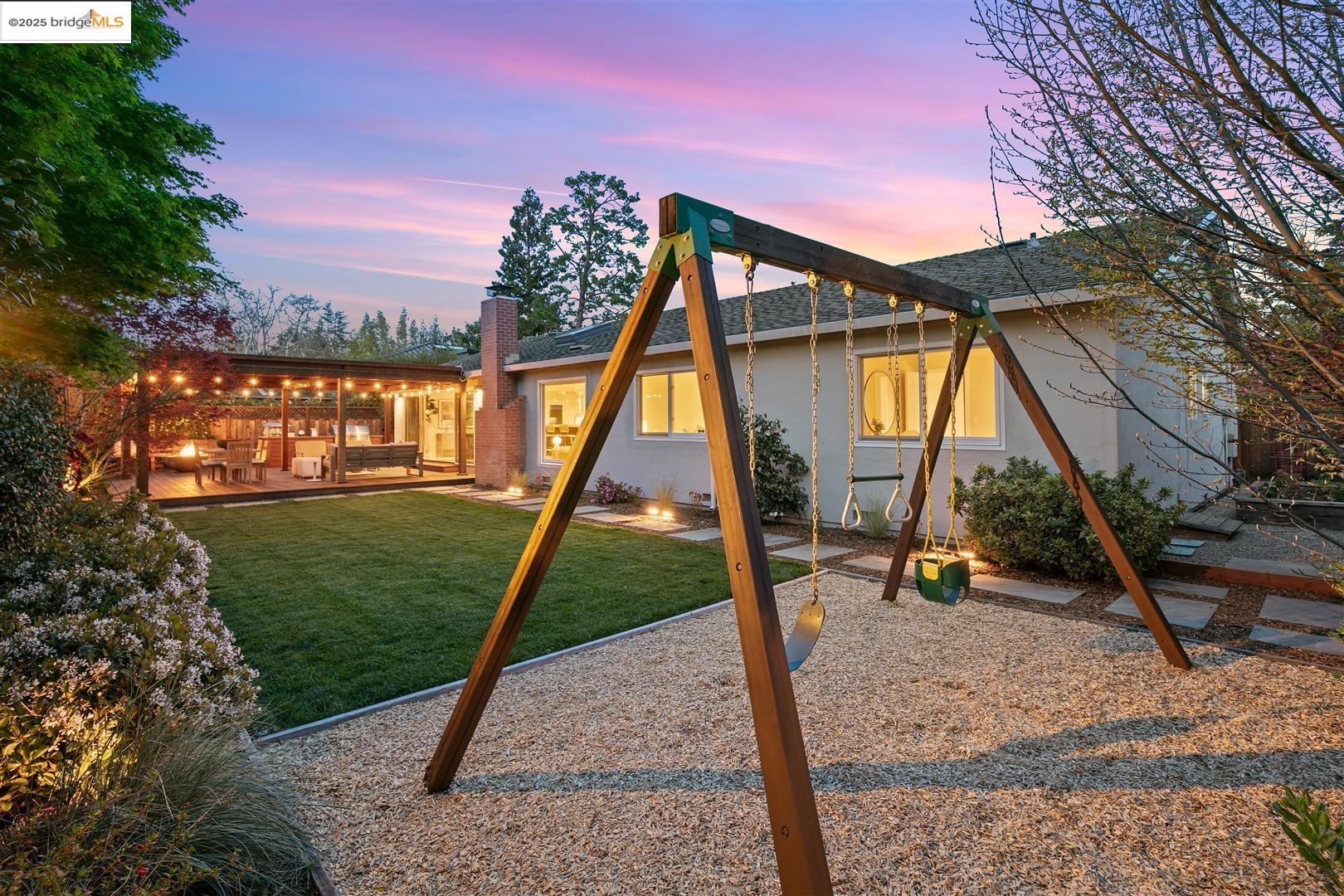 Detail Gallery Image 28 of 42 For 343 Lunada Court, Los Altos,  CA 94022 - 3 Beds | 2/1 Baths