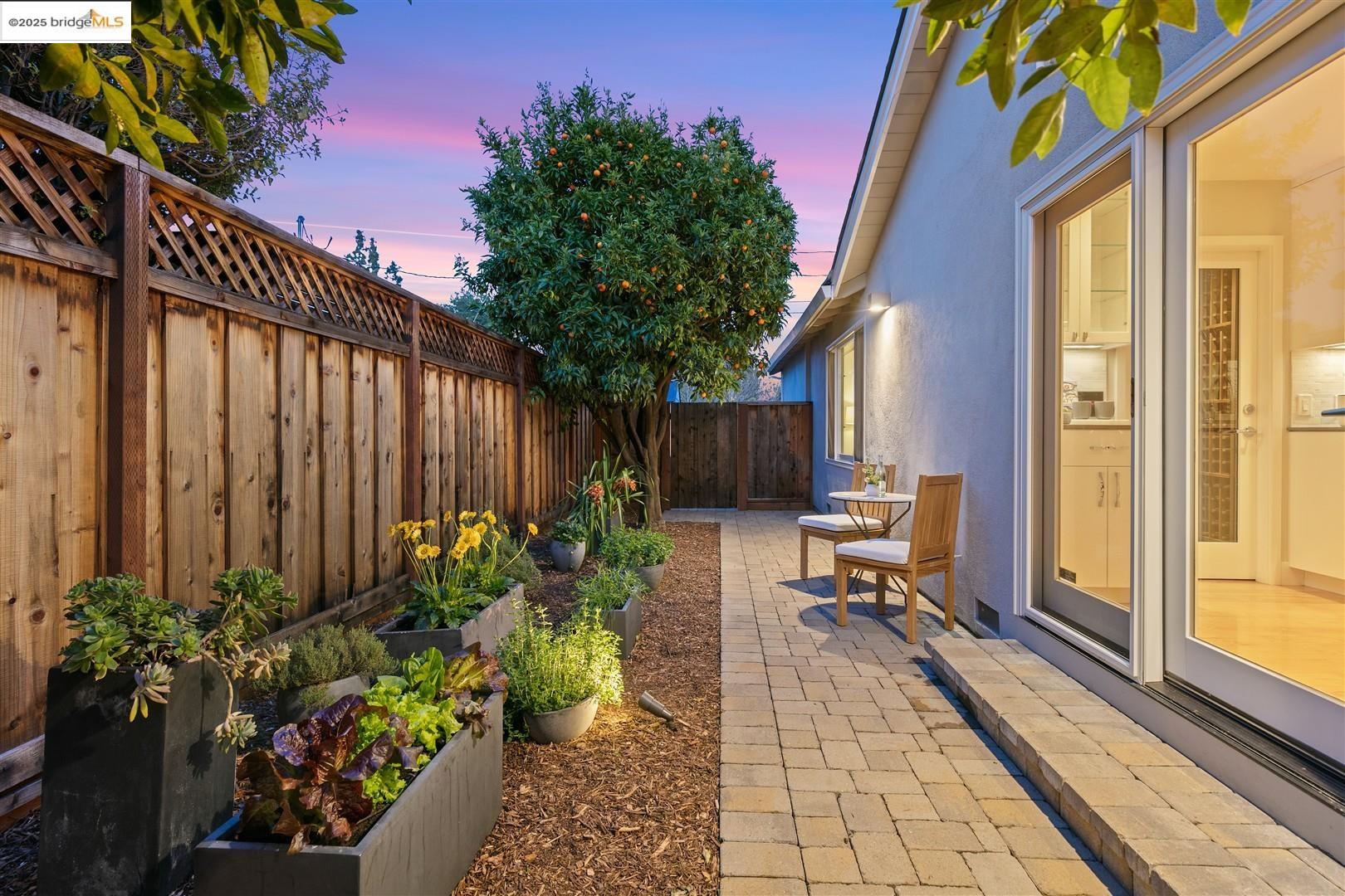 Detail Gallery Image 31 of 42 For 343 Lunada Court, Los Altos,  CA 94022 - 3 Beds | 2/1 Baths