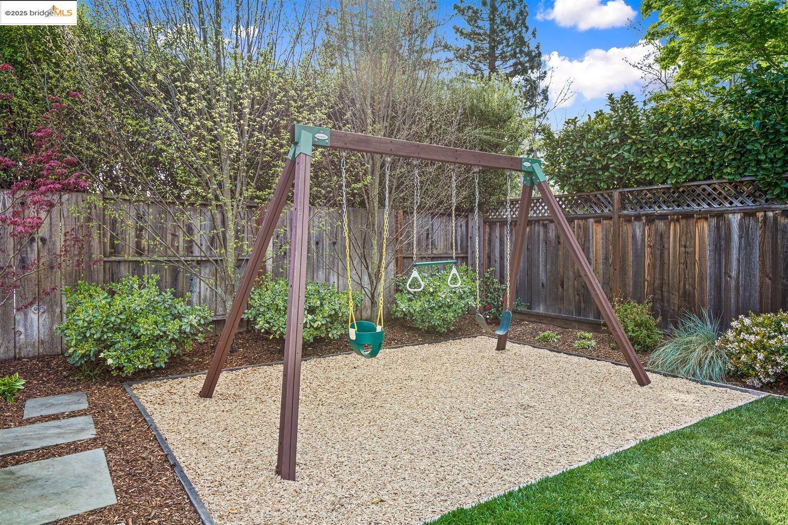 Detail Gallery Image 35 of 42 For 343 Lunada Court, Los Altos,  CA 94022 - 3 Beds | 2/1 Baths