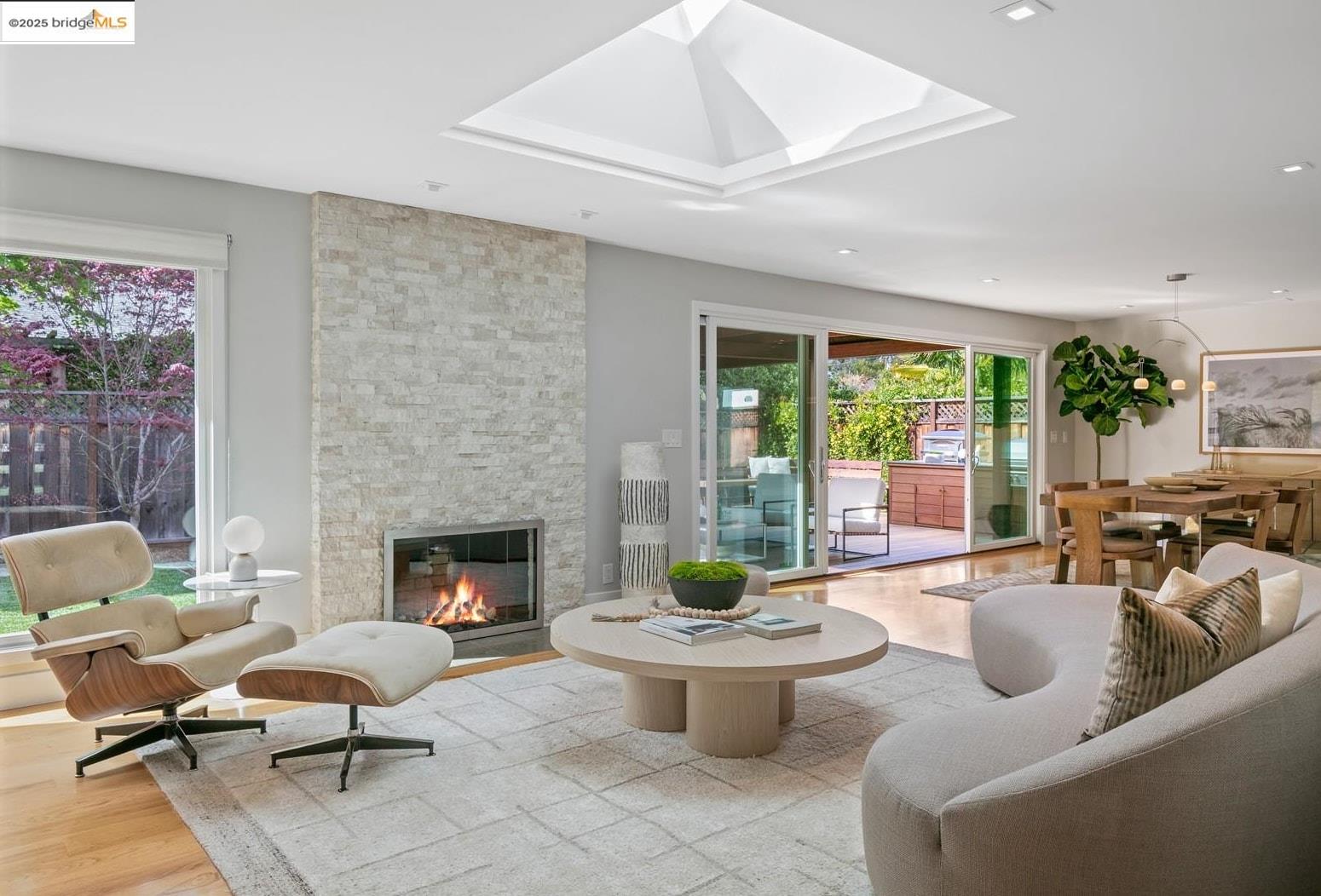 Detail Gallery Image 8 of 42 For 343 Lunada Court, Los Altos,  CA 94022 - 3 Beds | 2/1 Baths
