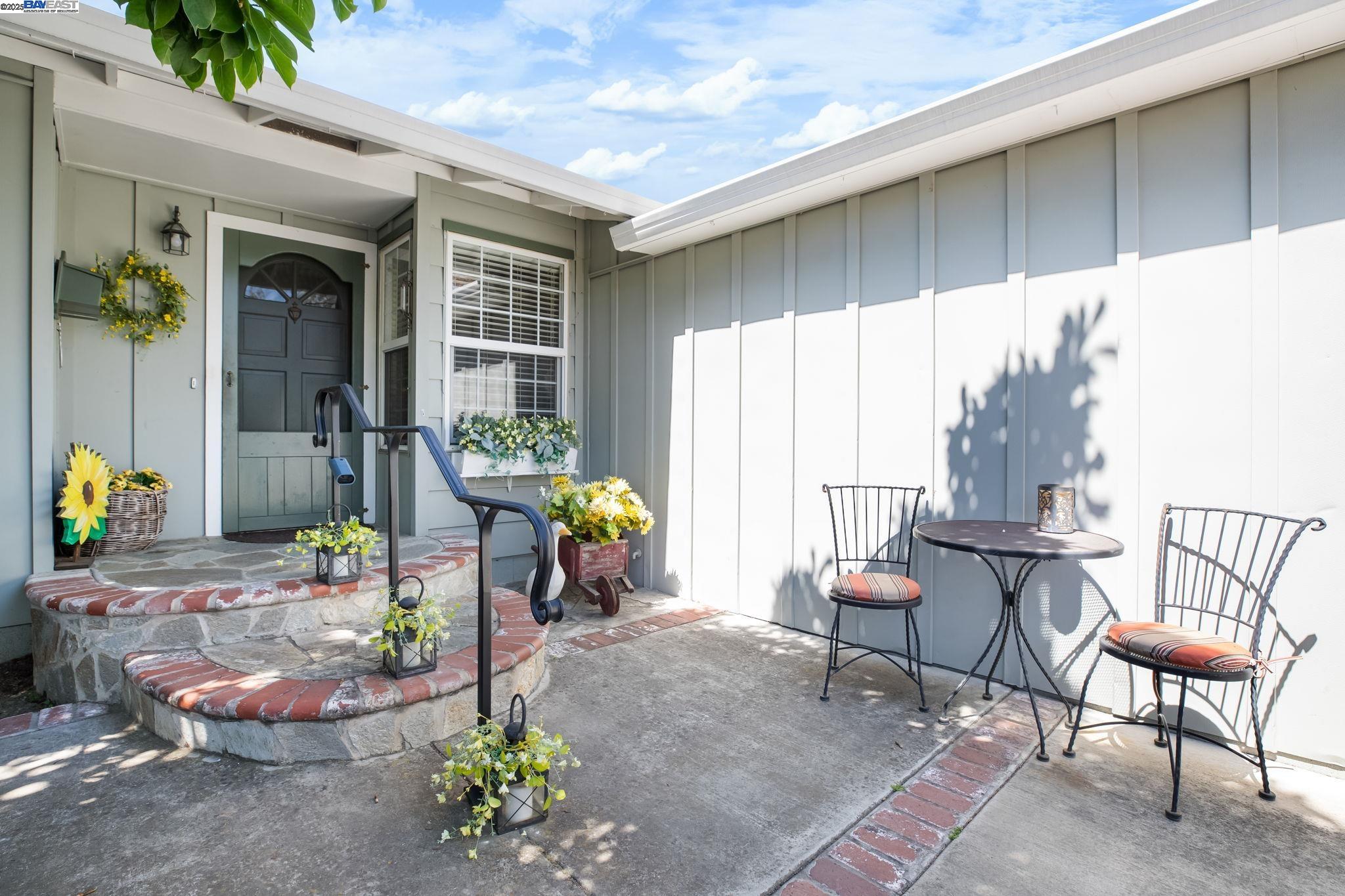Detail Gallery Image 5 of 42 For 6673 Mirabeau Dr, Newark,  CA 94560 - 3 Beds | 2 Baths