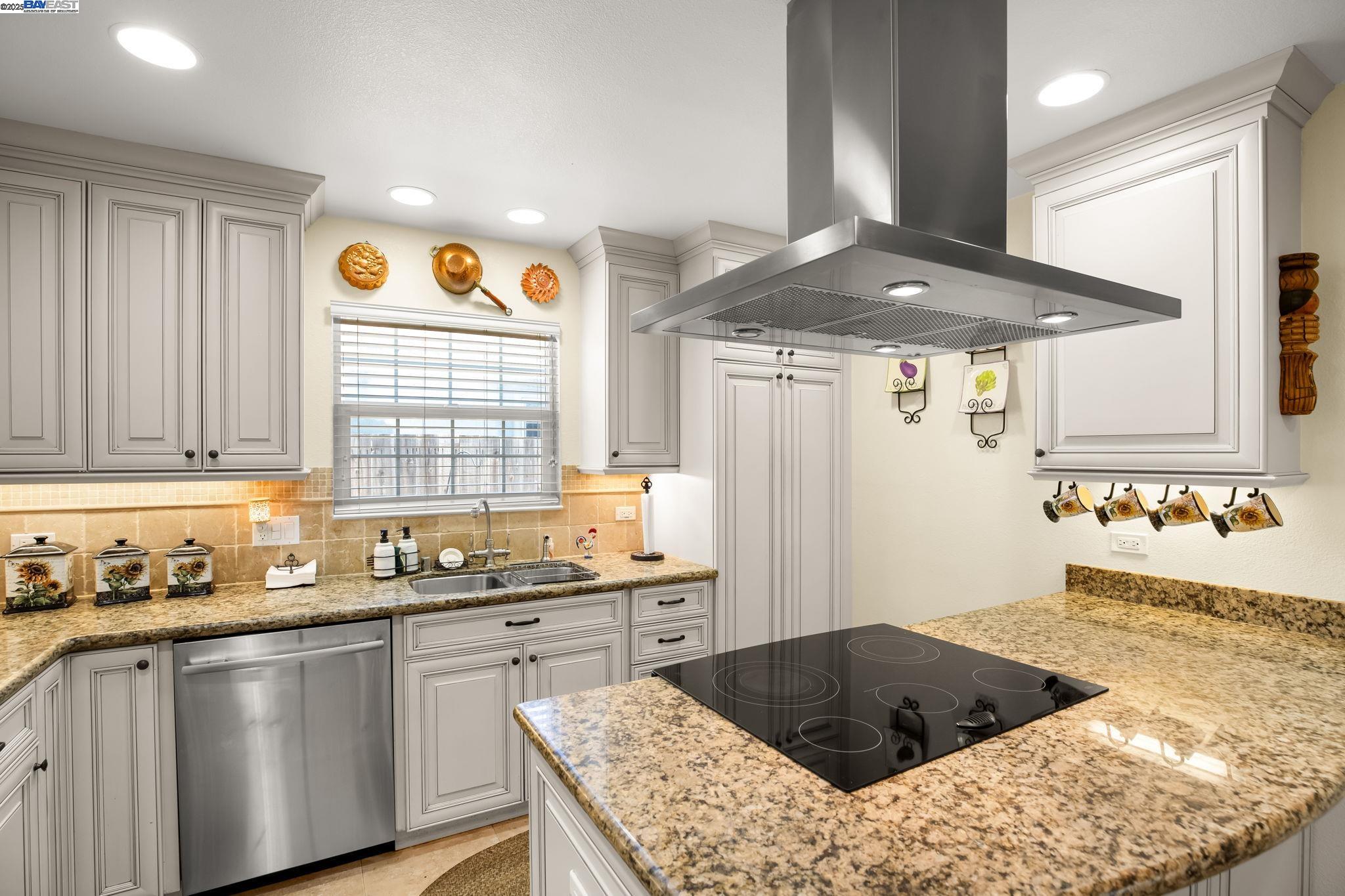 Detail Gallery Image 20 of 42 For 6673 Mirabeau Dr, Newark,  CA 94560 - 3 Beds | 2 Baths