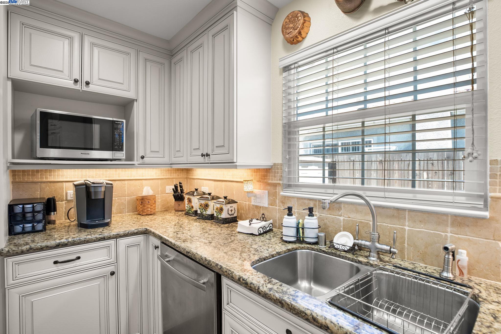 Detail Gallery Image 22 of 42 For 6673 Mirabeau Dr, Newark,  CA 94560 - 3 Beds | 2 Baths