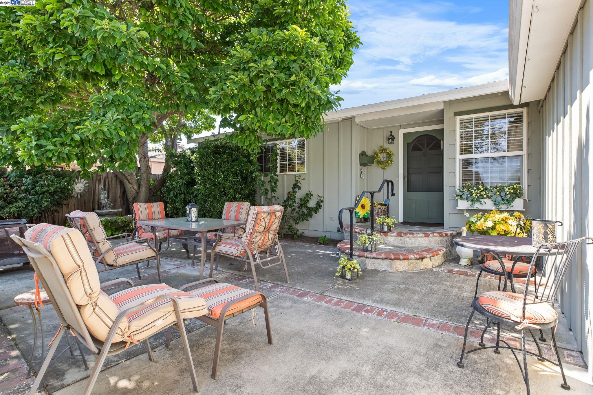 Detail Gallery Image 2 of 42 For 6673 Mirabeau Dr, Newark,  CA 94560 - 3 Beds | 2 Baths