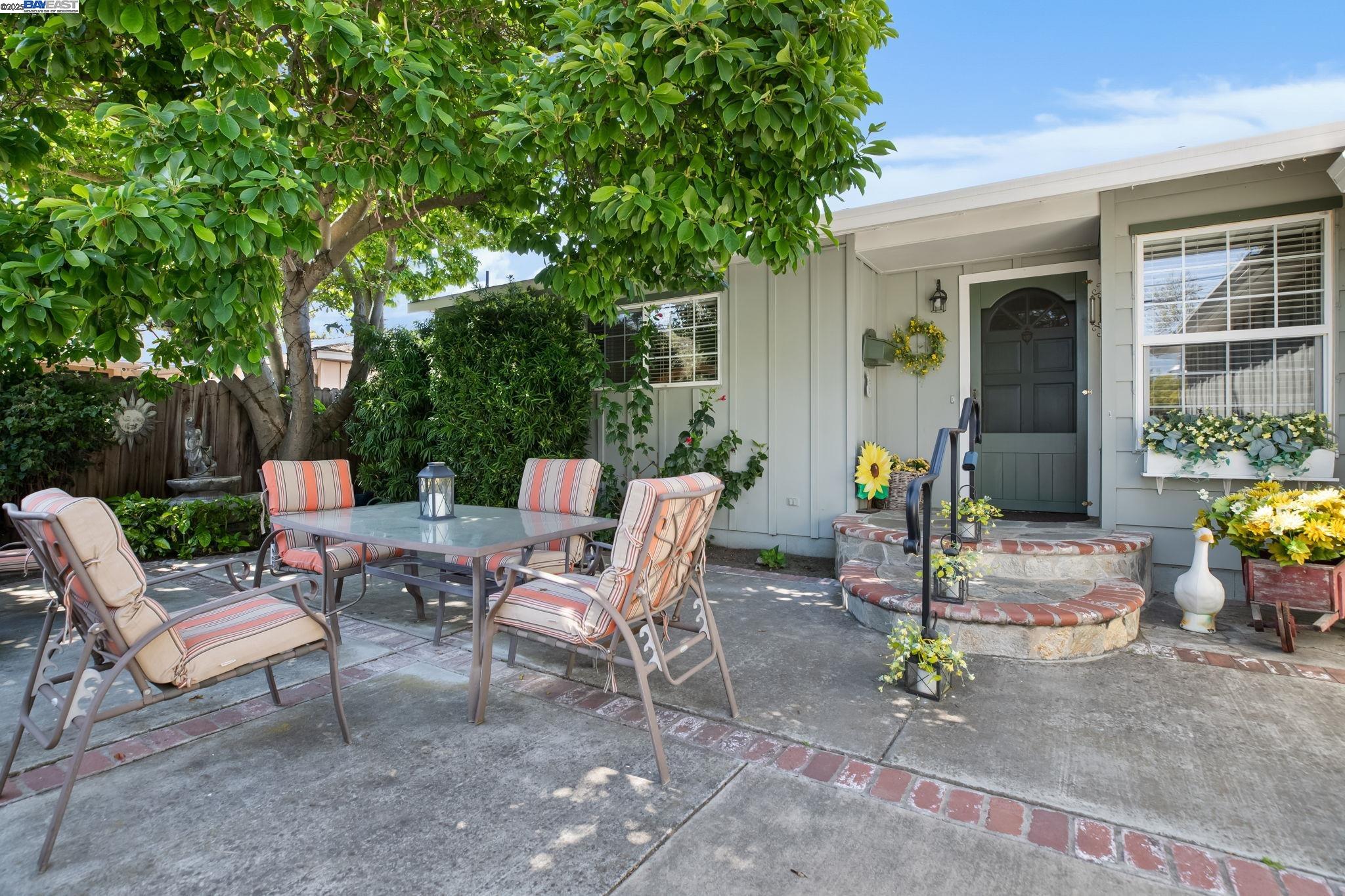 Detail Gallery Image 3 of 42 For 6673 Mirabeau Dr, Newark,  CA 94560 - 3 Beds | 2 Baths