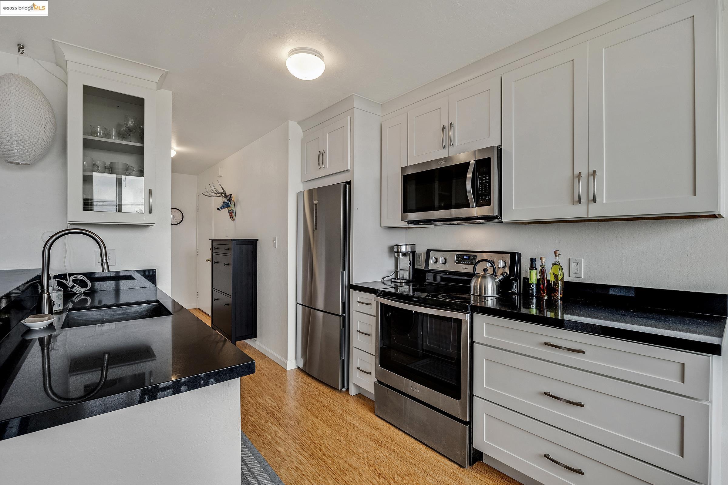 Detail Gallery Image 12 of 35 For 2201 Virginia Street #006,  Berkeley,  CA 94709-1643 - 1 Beds | 1 Baths