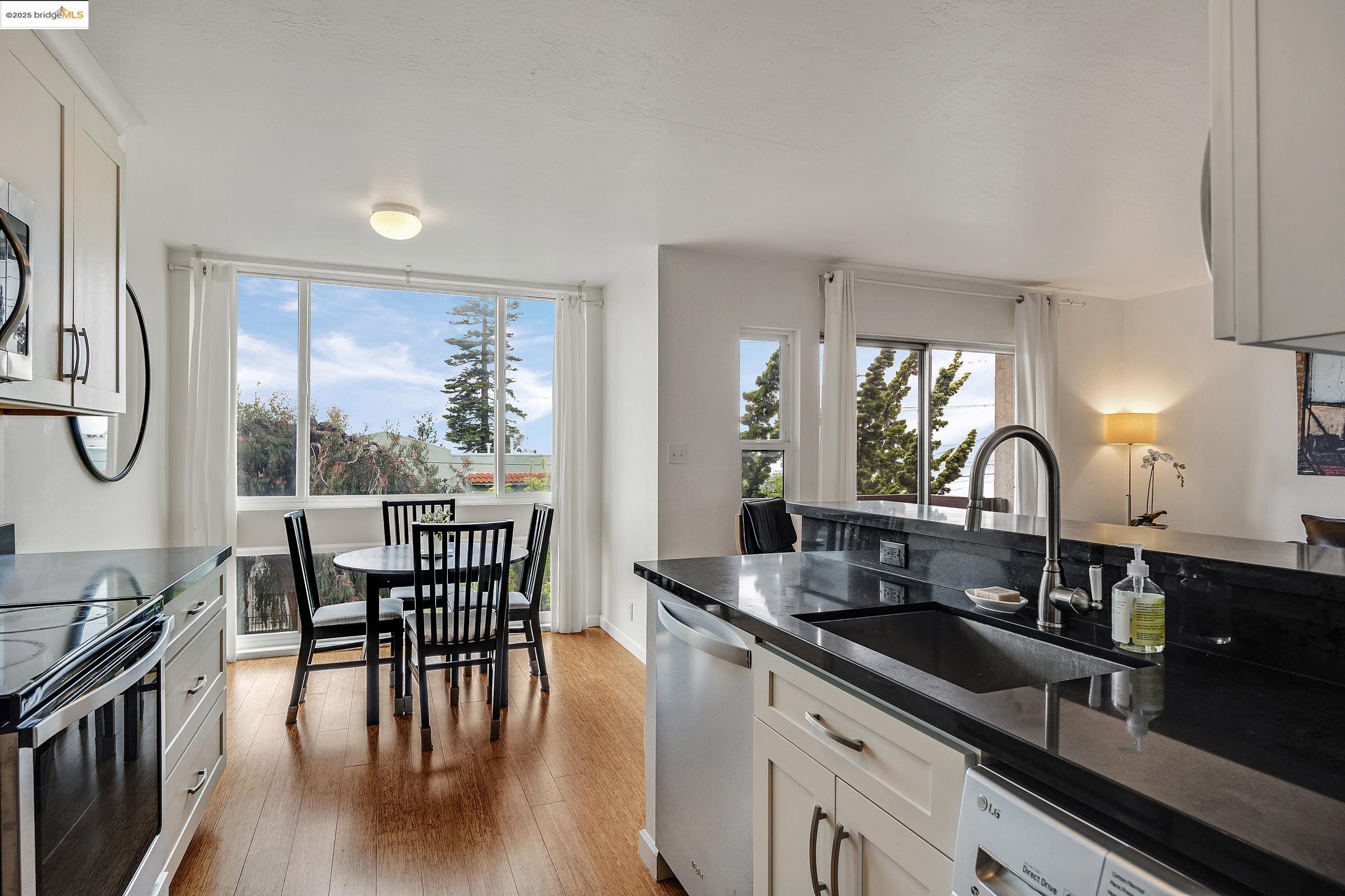 Detail Gallery Image 17 of 35 For 2201 Virginia Street #006,  Berkeley,  CA 94709-1643 - 1 Beds | 1 Baths
