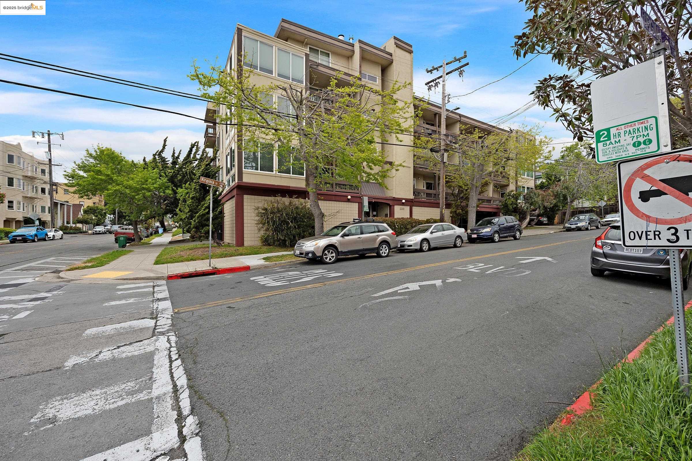 Detail Gallery Image 3 of 35 For 2201 Virginia Street #006,  Berkeley,  CA 94709-1643 - 1 Beds | 1 Baths