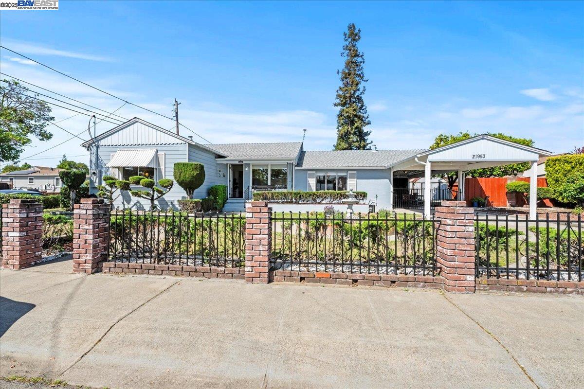Detail Gallery Image 3 of 34 For 21953 Ada St, Castro Valley,  CA 94546 - 3 Beds | 1/1 Baths
