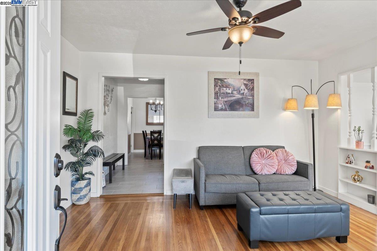 Detail Gallery Image 6 of 34 For 21953 Ada St, Castro Valley,  CA 94546 - 3 Beds | 1/1 Baths