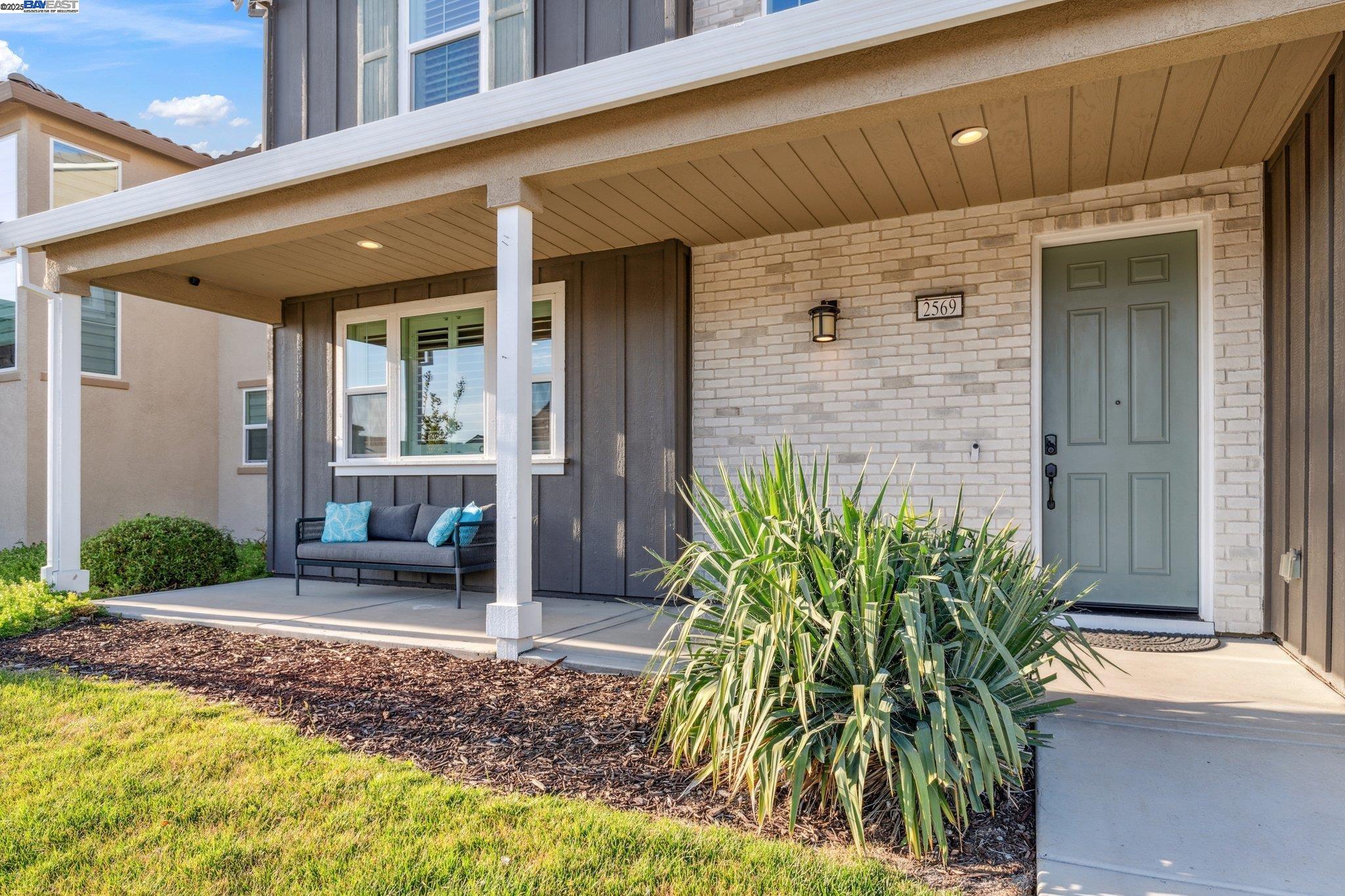 Detail Gallery Image 4 of 51 For 2569 Cordelia Ln, Tracy,  CA 95377 - 5 Beds | 3/1 Baths
