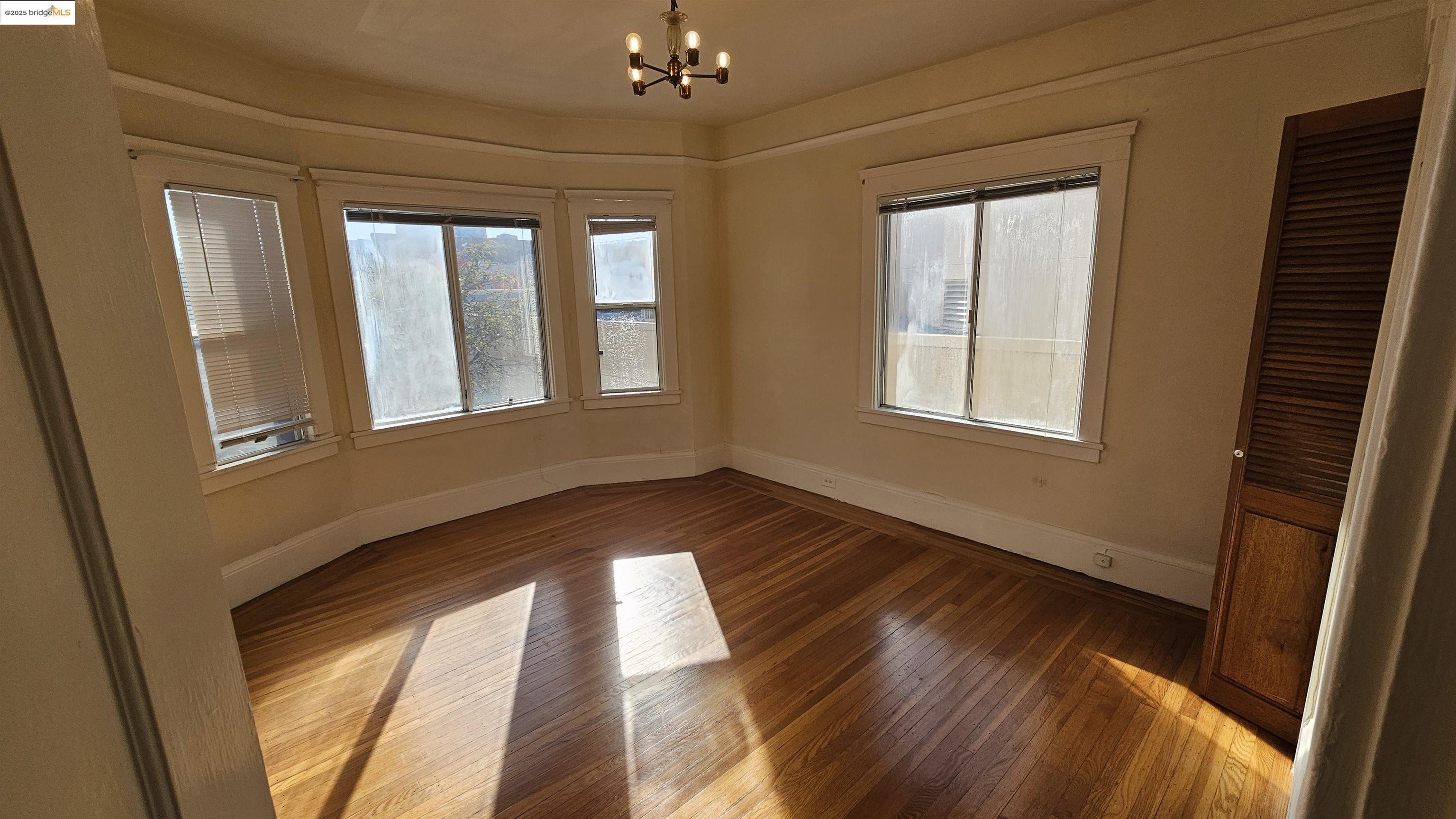 1342 Lakeshore Ave # 3, Oakland, California 94606, 1 Bedroom Bedrooms, 5 Rooms Rooms,1 BathroomBathrooms,Residential Lease,For Rent,1342 Lakeshore Ave # 3,41093361