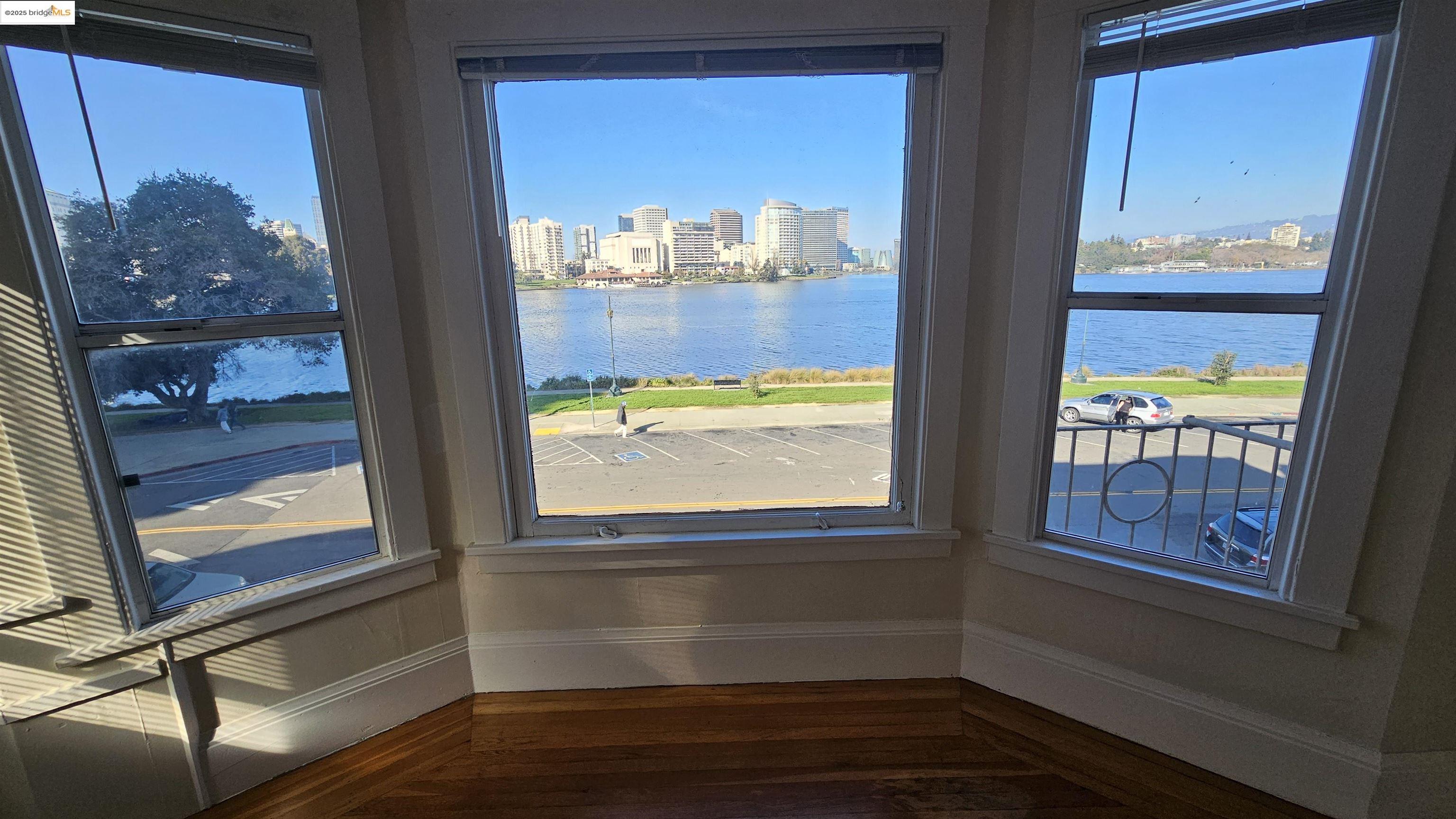 1342 Lakeshore Ave # 3, Oakland, California 94606, 1 Bedroom Bedrooms, 5 Rooms Rooms,1 BathroomBathrooms,Residential Lease,For Rent,1342 Lakeshore Ave # 3,41093361