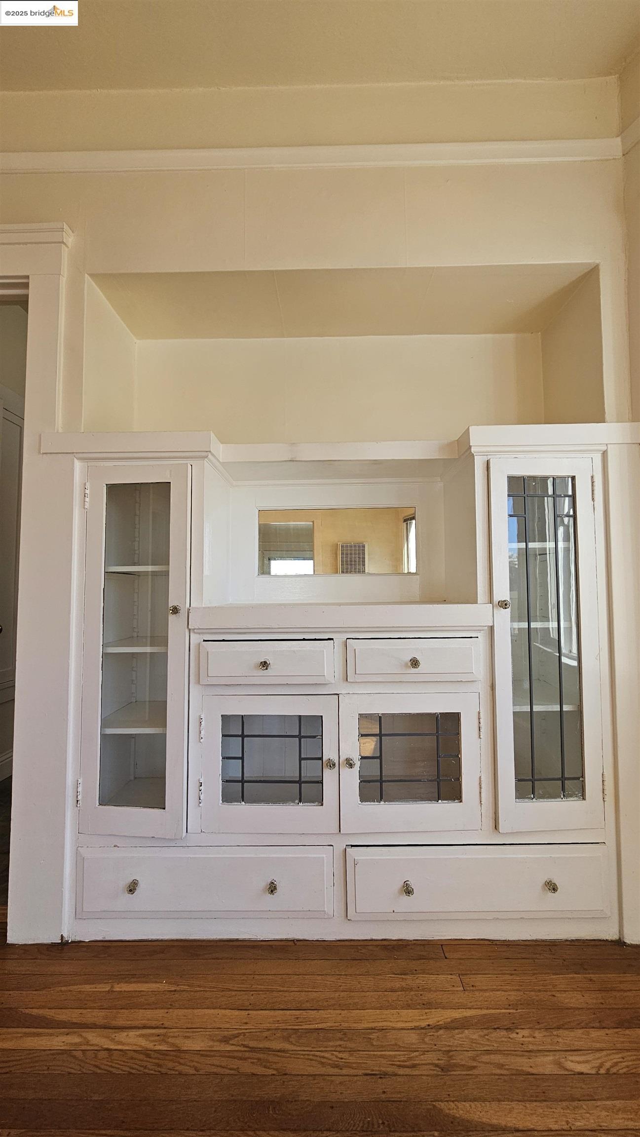 1342 Lakeshore Ave # 3, Oakland, California 94606, 1 Bedroom Bedrooms, 5 Rooms Rooms,1 BathroomBathrooms,Residential Lease,For Rent,1342 Lakeshore Ave # 3,41093361
