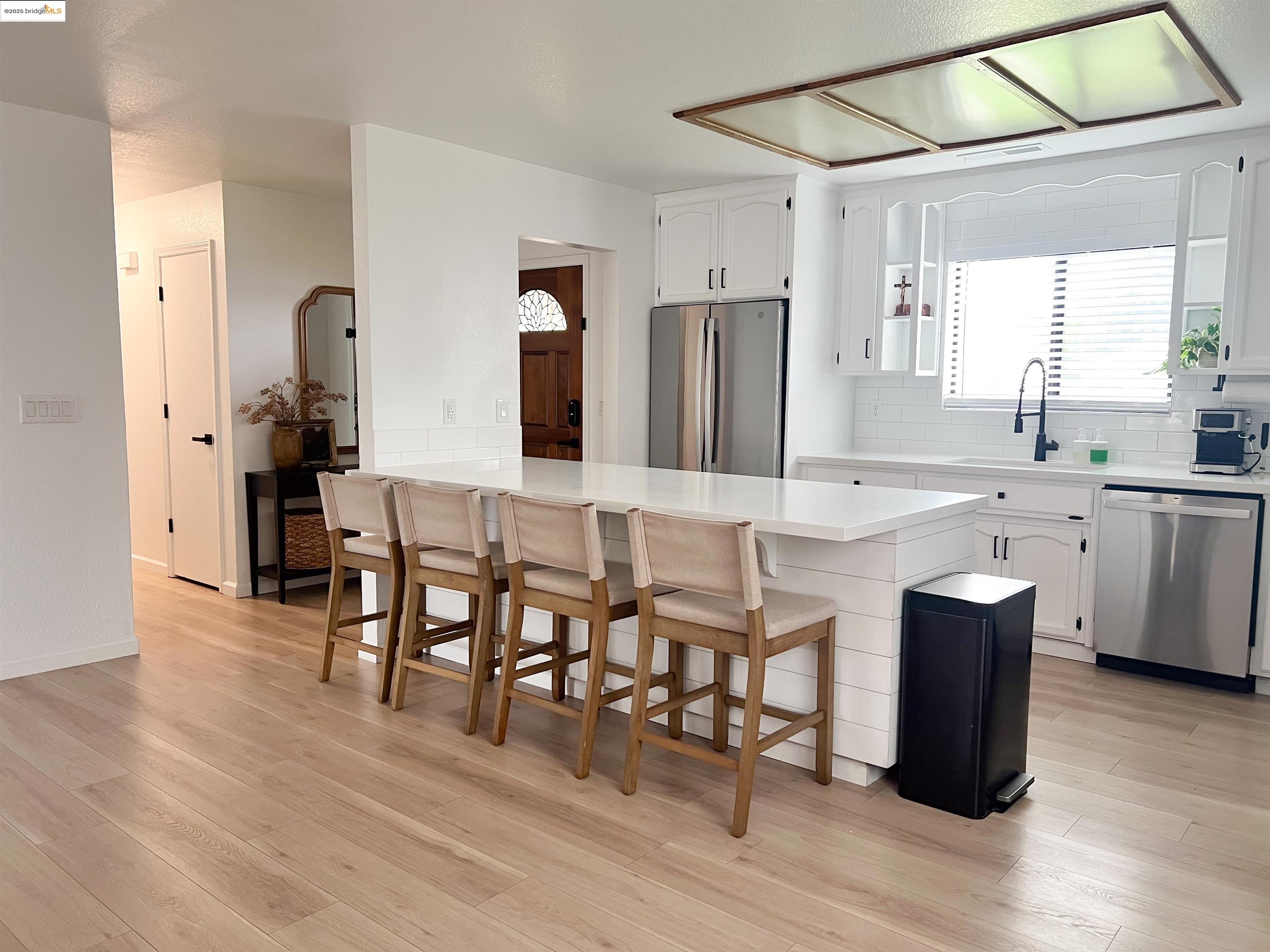 Detail Gallery Image 4 of 17 For 324 Lassen Dr, Lodi,  CA 95242 - 3 Beds | 2 Baths