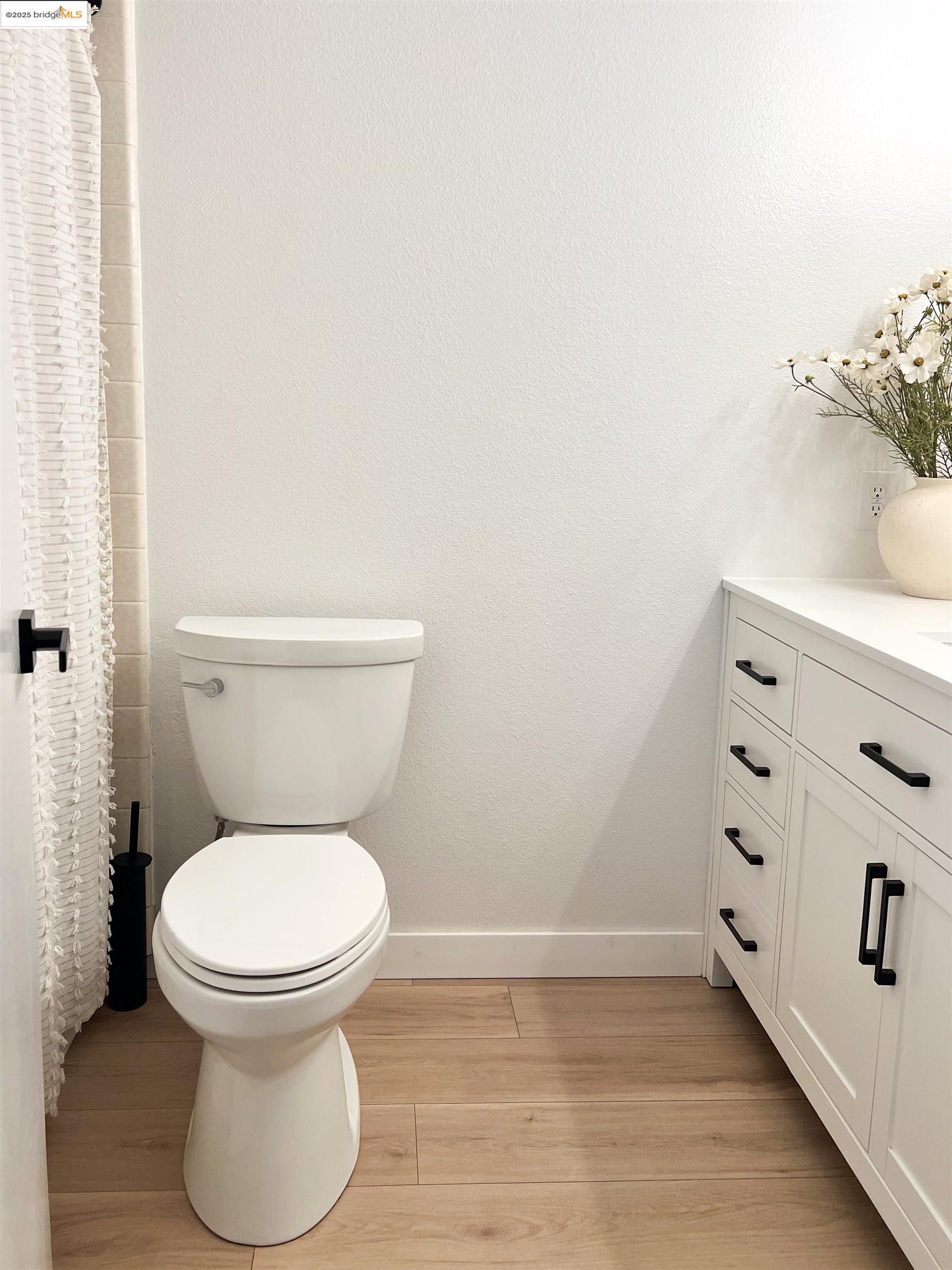 Detail Gallery Image 9 of 17 For 324 Lassen Dr, Lodi,  CA 95242 - 3 Beds | 2 Baths
