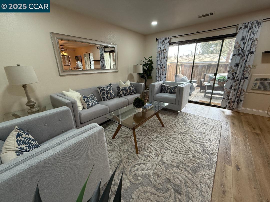 Photo #2: 41093364 Listing 