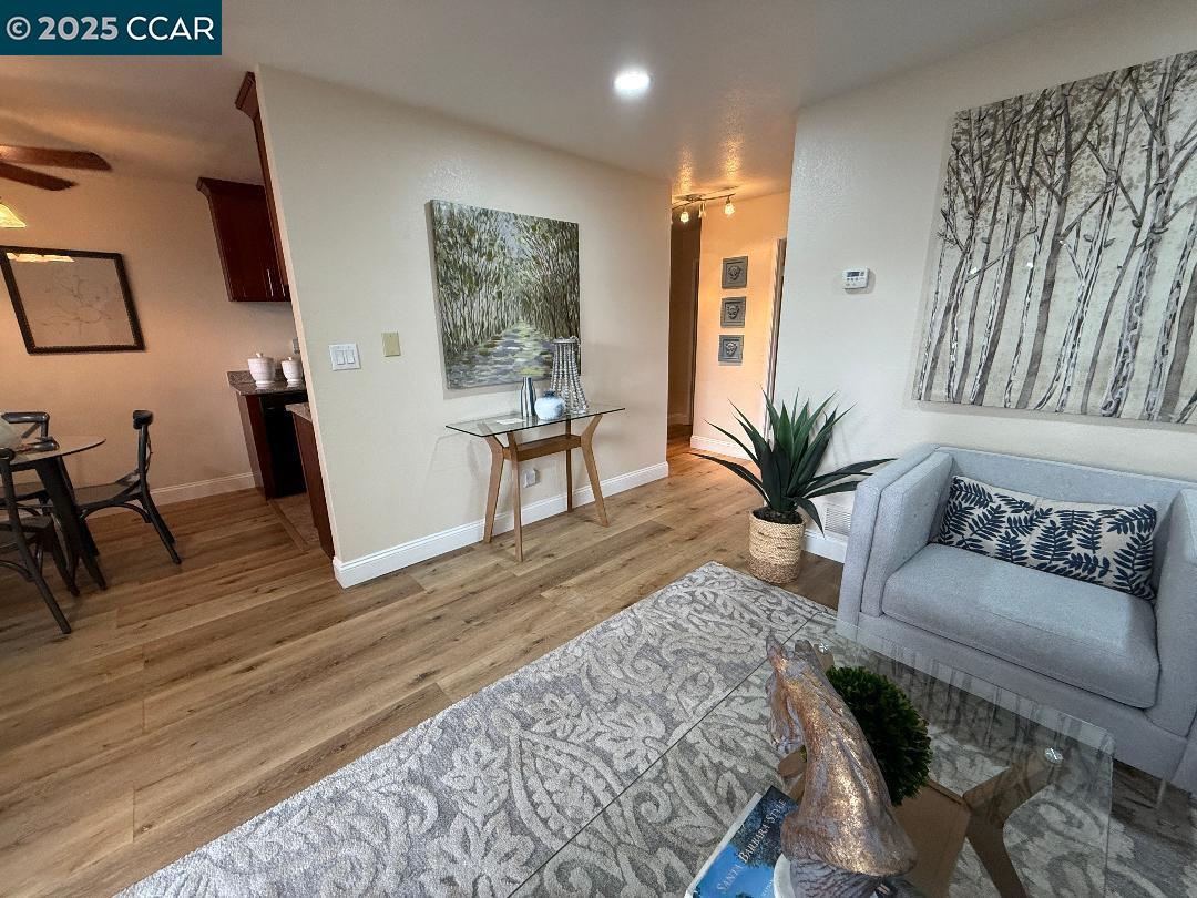 Photo #4: 41093364 Listing: Photo #4