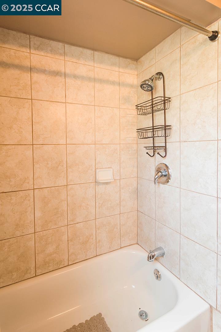 Detail Gallery Image 17 of 33 For 2007 57th Ave, Oakland,  CA 94621 - – Beds | – Baths