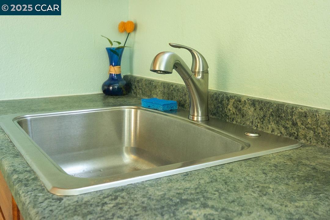 Detail Gallery Image 32 of 33 For 2007 57th Ave, Oakland,  CA 94621 - – Beds | – Baths