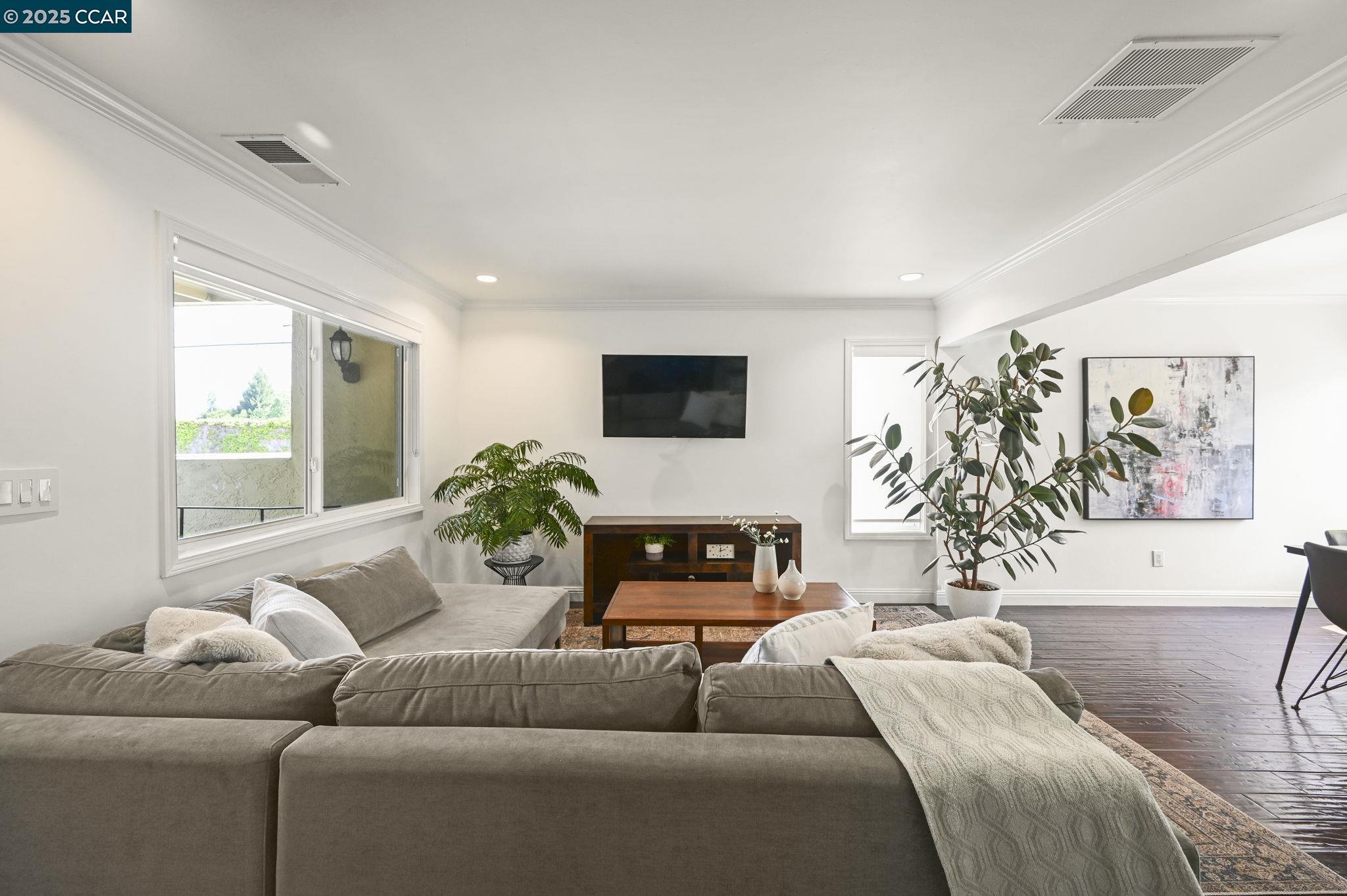 Photo #8: 41093386 Listing: Photo #8