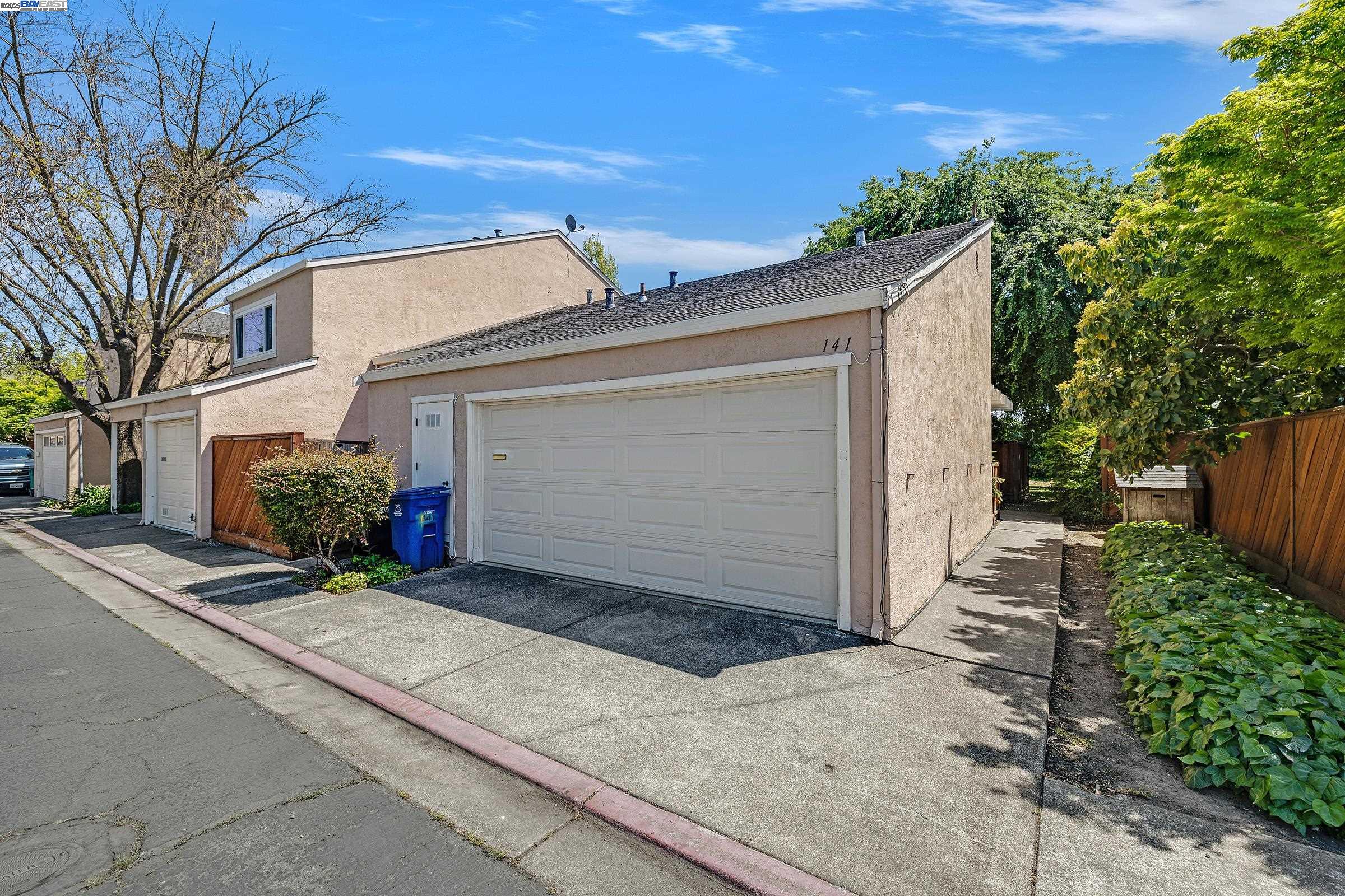 More Details about MLS # 41093398 : 141 BRIARWOOD DRIVE