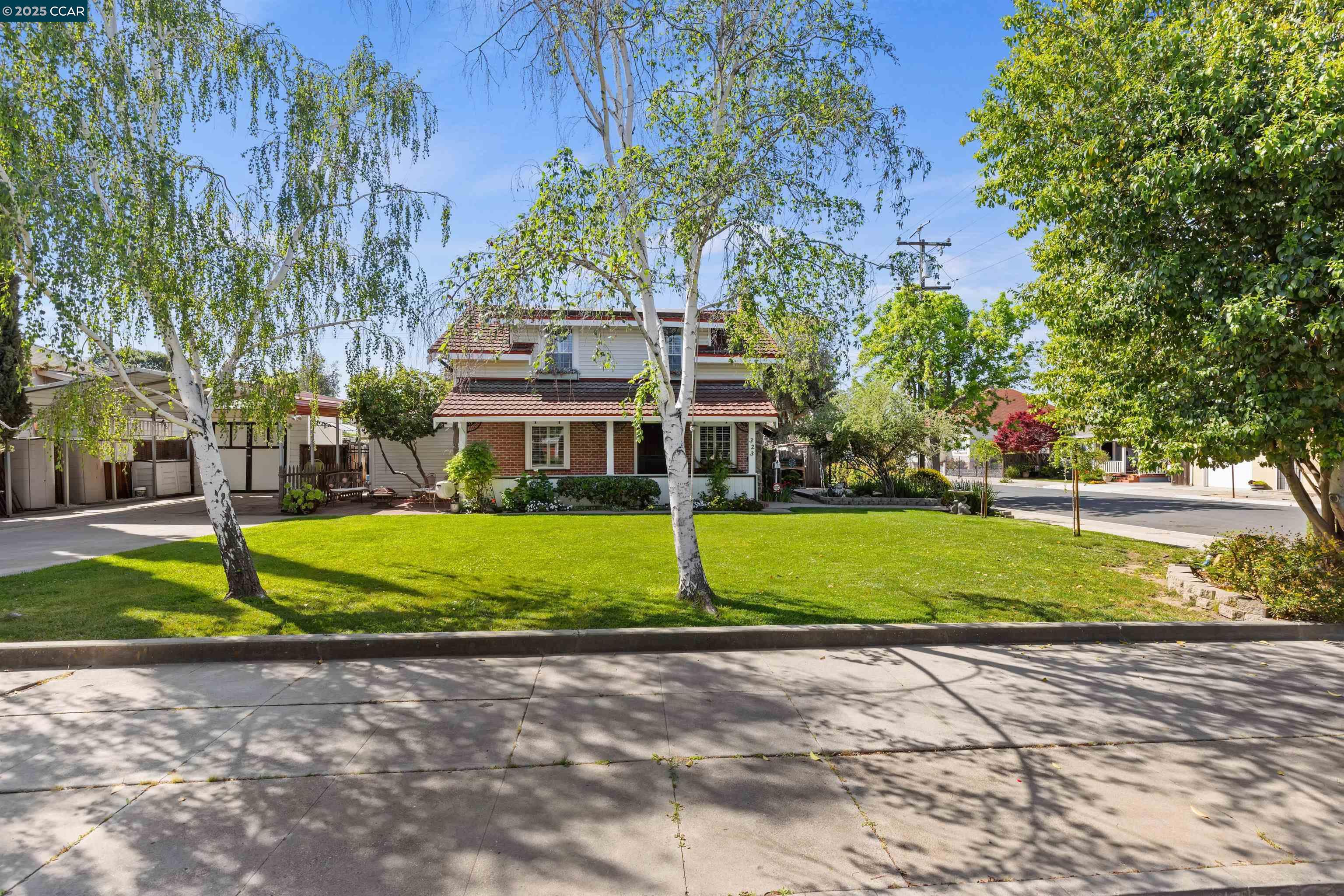 Detail Gallery Image 1 of 1 For 323 W 8th St, Antioch,  CA 94509 - 5 Beds | 2 Baths