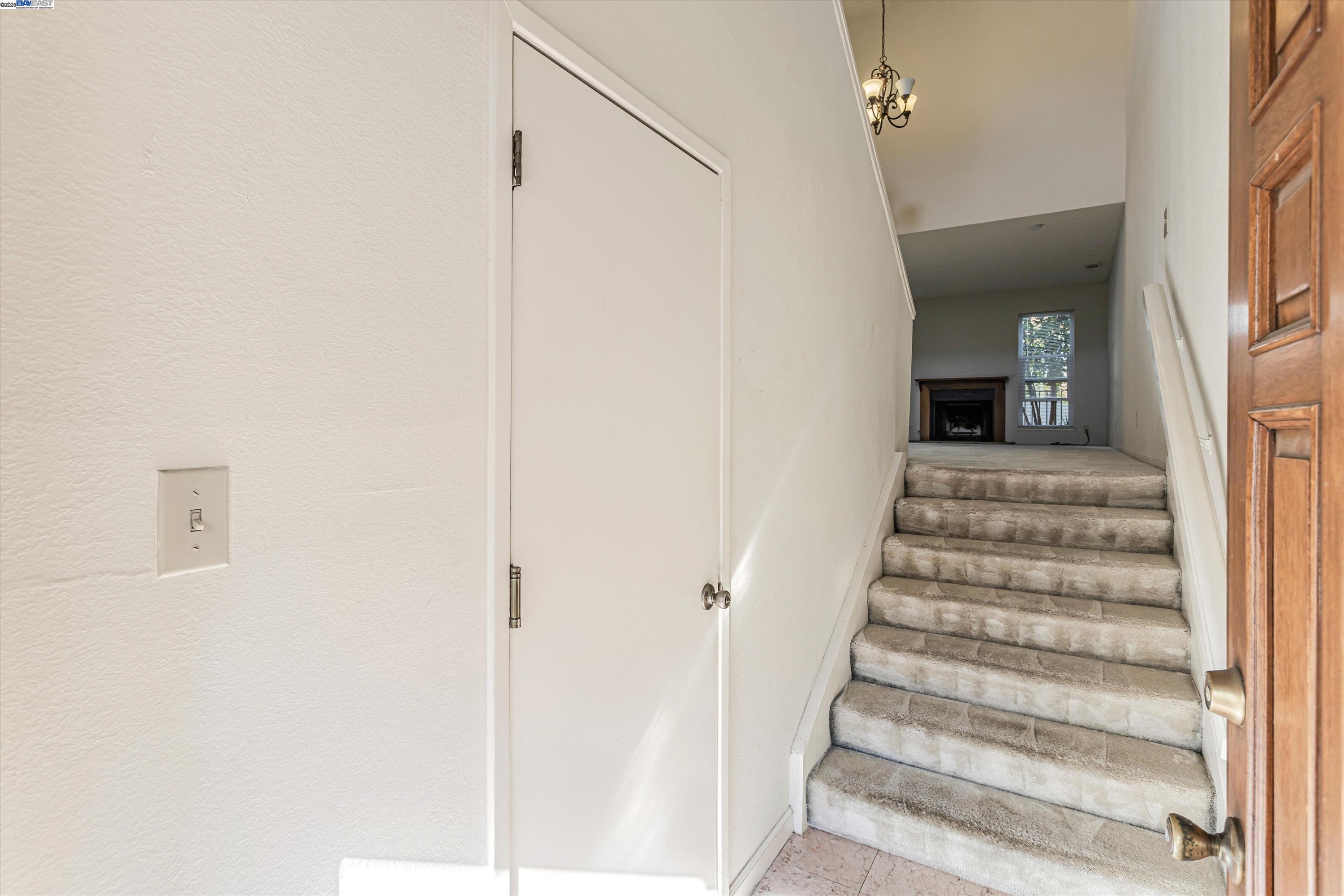Detail Gallery Image 3 of 33 For 1741 Abington Ct, San Jose,  CA 95131 - 3 Beds | 2/1 Baths