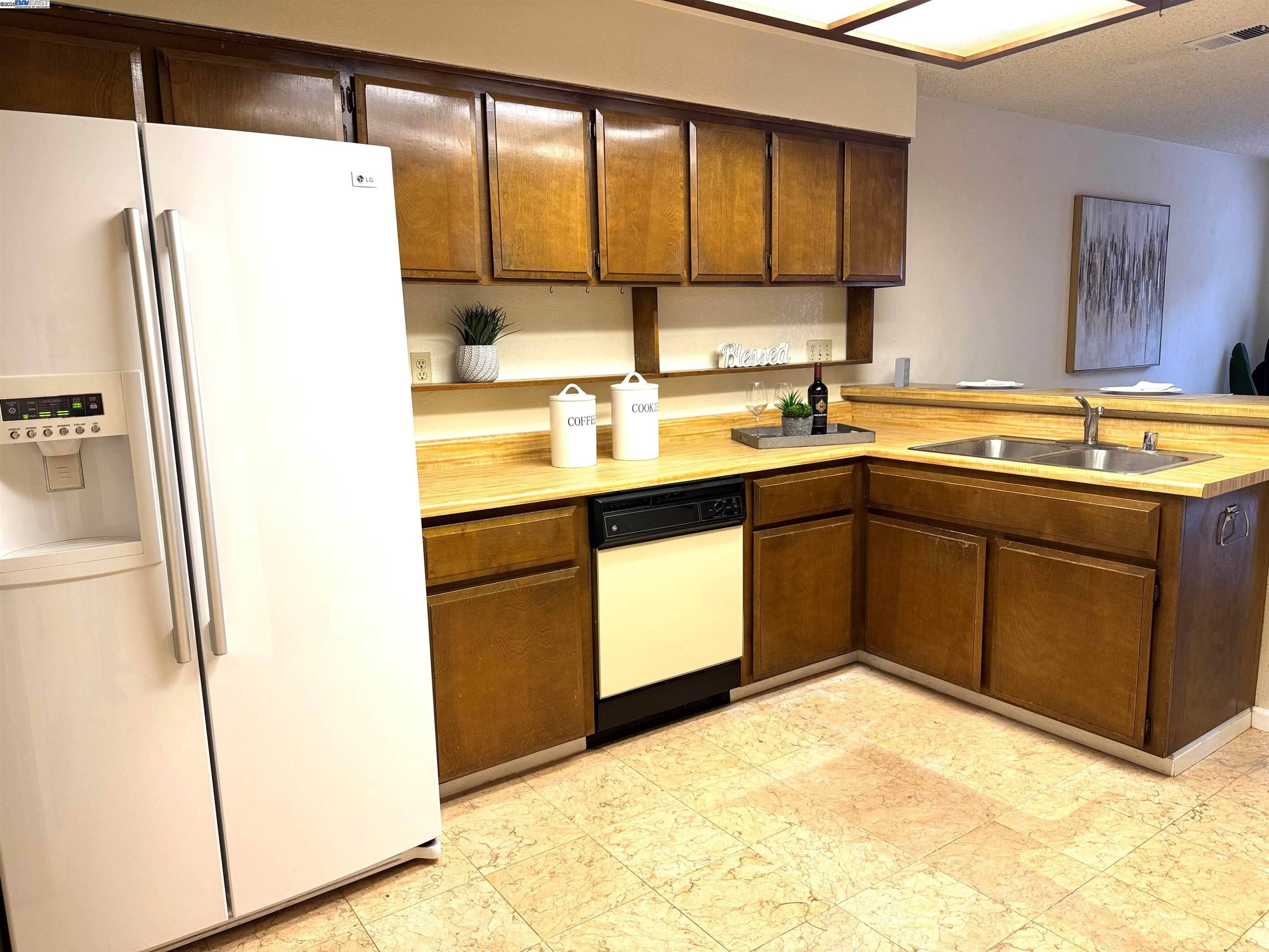 Detail Gallery Image 8 of 33 For 1741 Abington Ct, San Jose,  CA 95131 - 3 Beds | 2/1 Baths