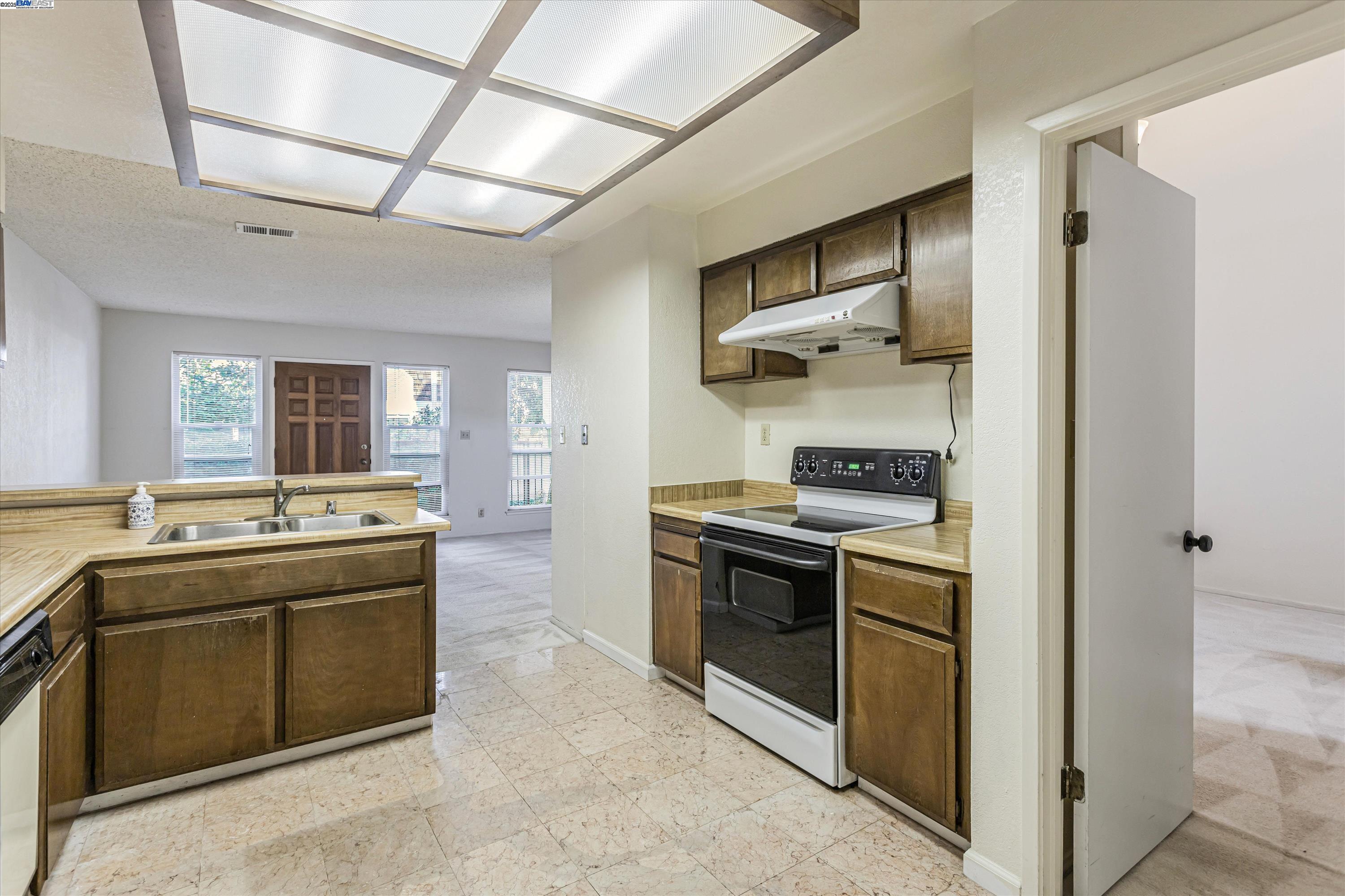 Detail Gallery Image 10 of 33 For 1741 Abington Ct, San Jose,  CA 95131 - 3 Beds | 2/1 Baths