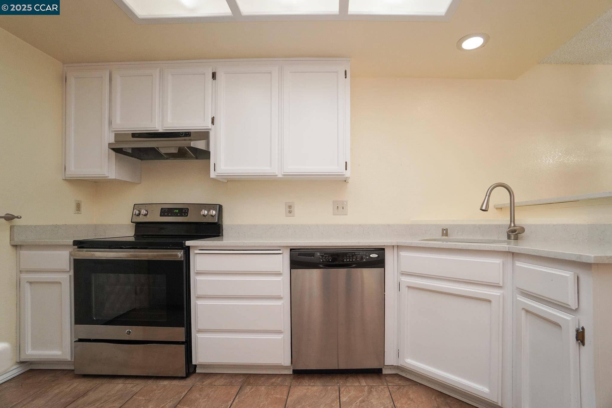 Detail Gallery Image 11 of 45 For 1003 Devonwood, Hercules,  CA 94547 - 2 Beds | 2/1 Baths