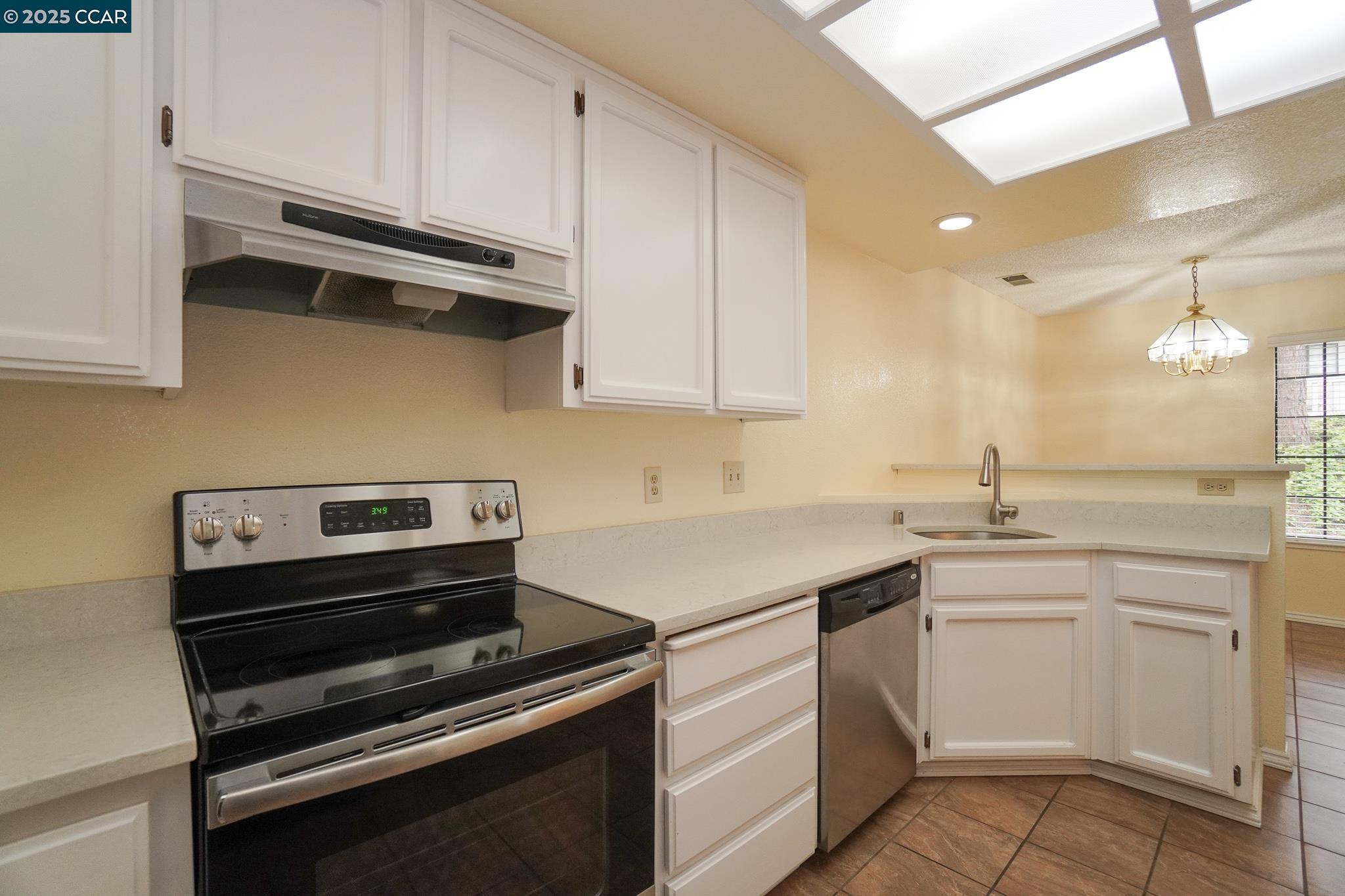 Detail Gallery Image 12 of 45 For 1003 Devonwood, Hercules,  CA 94547 - 2 Beds | 2/1 Baths