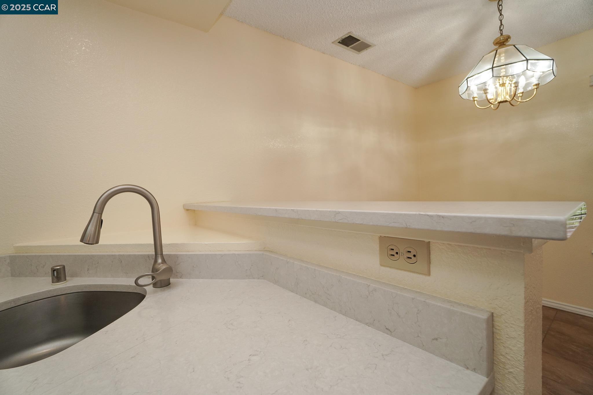 Detail Gallery Image 15 of 45 For 1003 Devonwood, Hercules,  CA 94547 - 2 Beds | 2/1 Baths