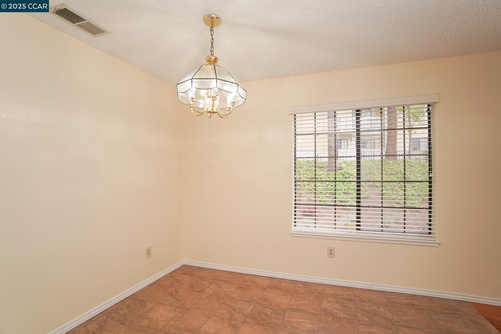 Detail Gallery Image 16 of 45 For 1003 Devonwood, Hercules,  CA 94547 - 2 Beds | 2/1 Baths