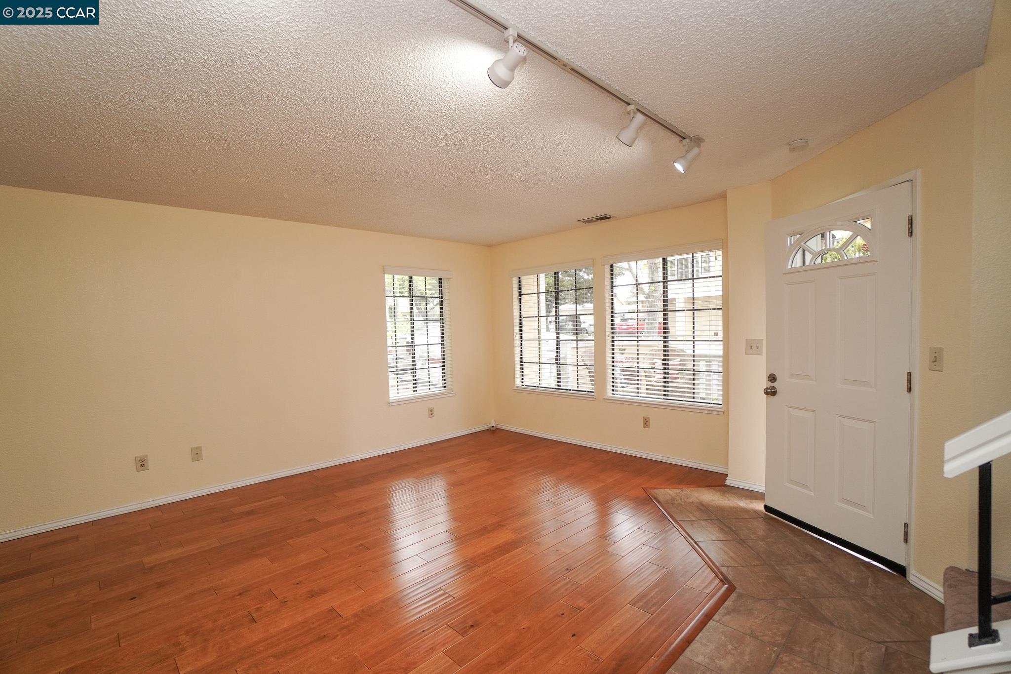 Detail Gallery Image 4 of 45 For 1003 Devonwood, Hercules,  CA 94547 - 2 Beds | 2/1 Baths