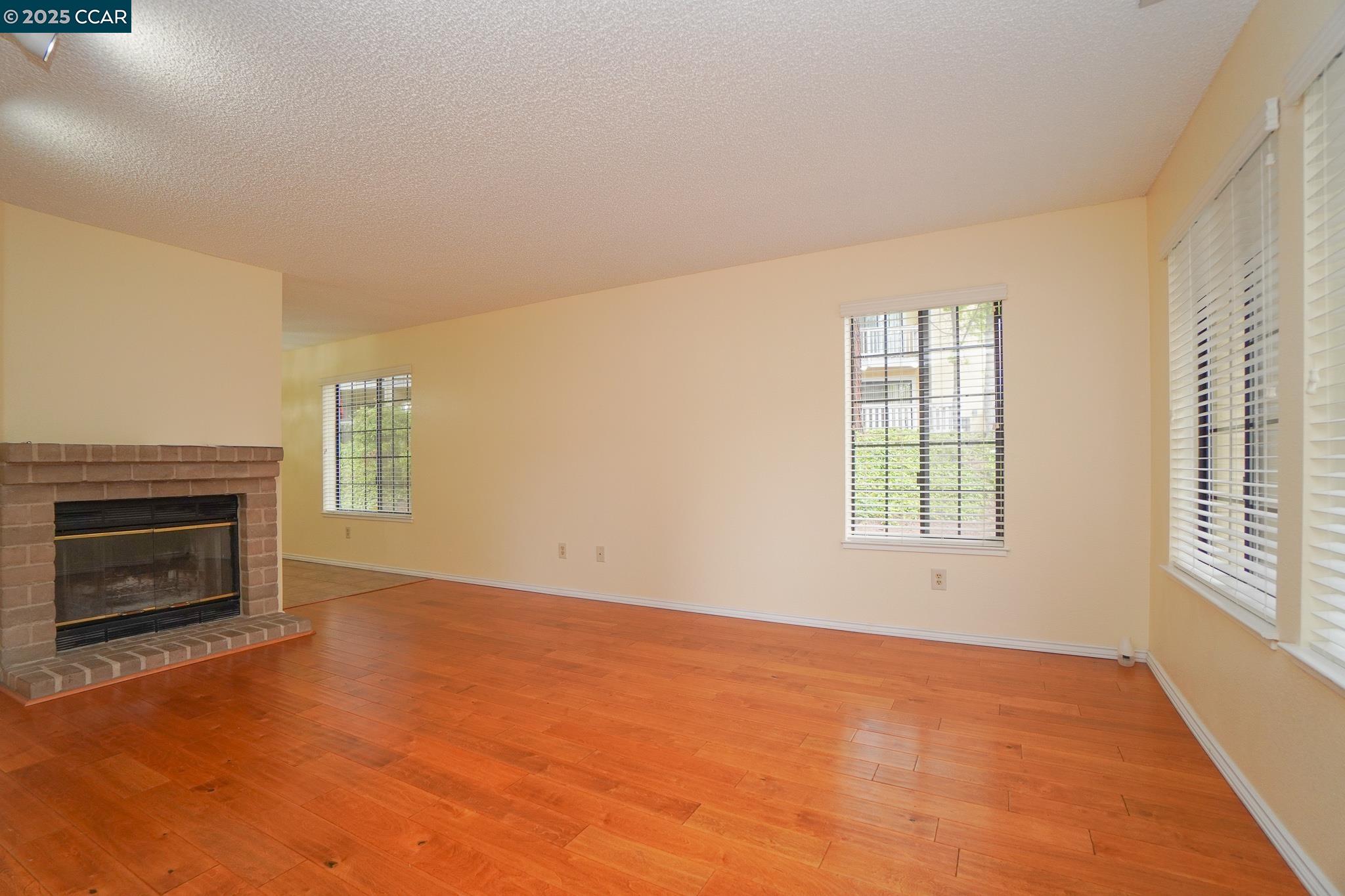 Detail Gallery Image 5 of 45 For 1003 Devonwood, Hercules,  CA 94547 - 2 Beds | 2/1 Baths