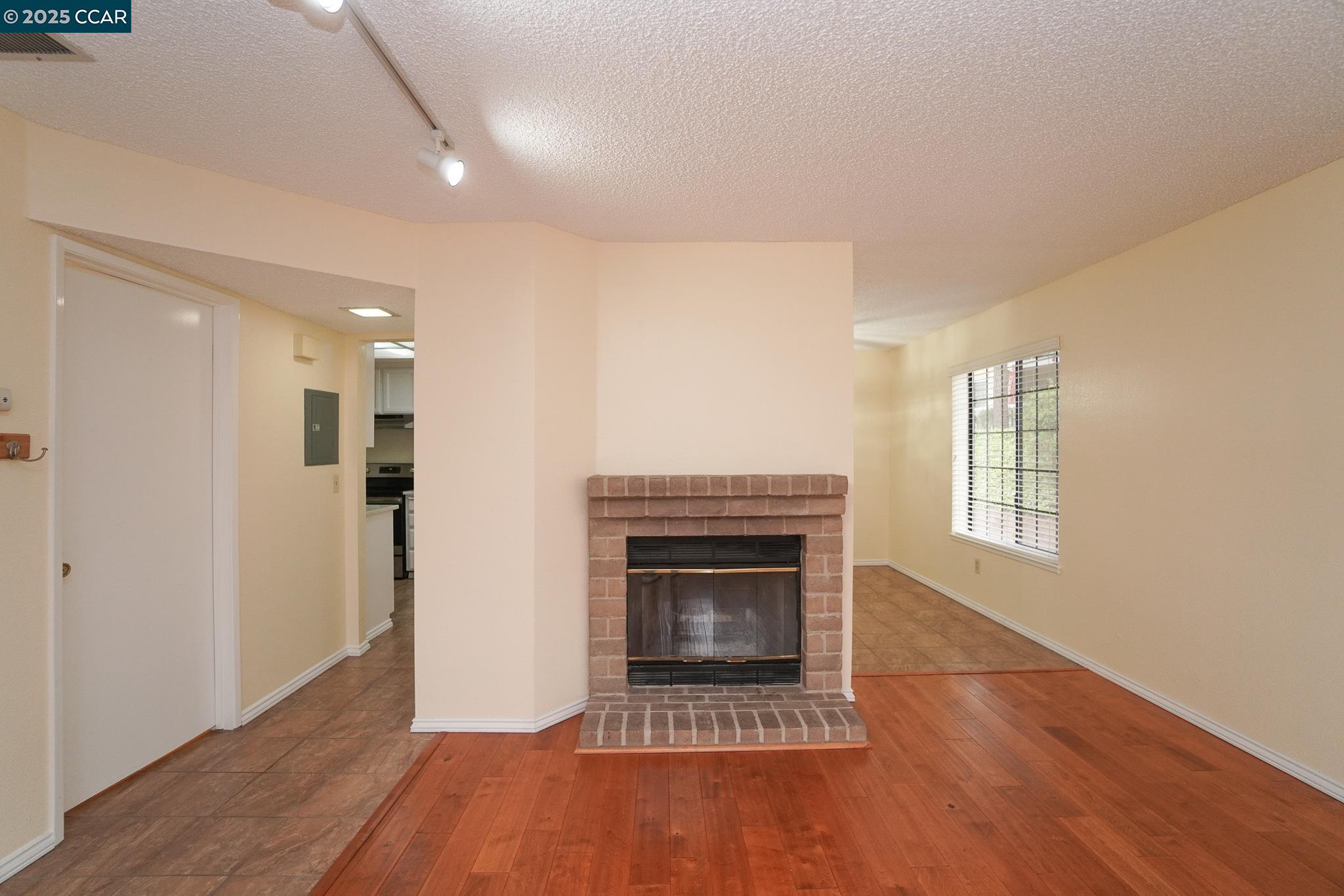 Detail Gallery Image 7 of 45 For 1003 Devonwood, Hercules,  CA 94547 - 2 Beds | 2/1 Baths
