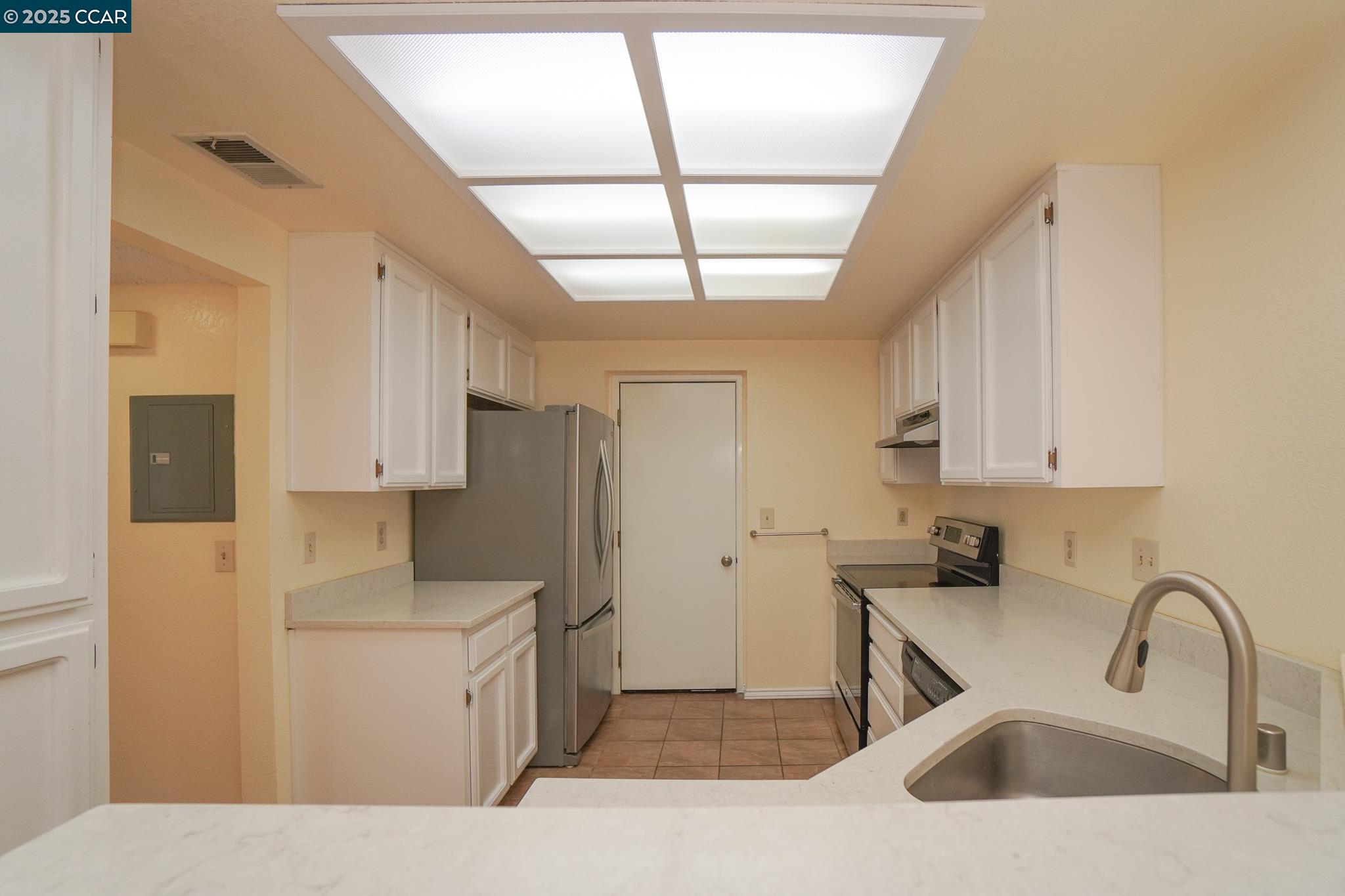 Detail Gallery Image 9 of 45 For 1003 Devonwood, Hercules,  CA 94547 - 2 Beds | 2/1 Baths