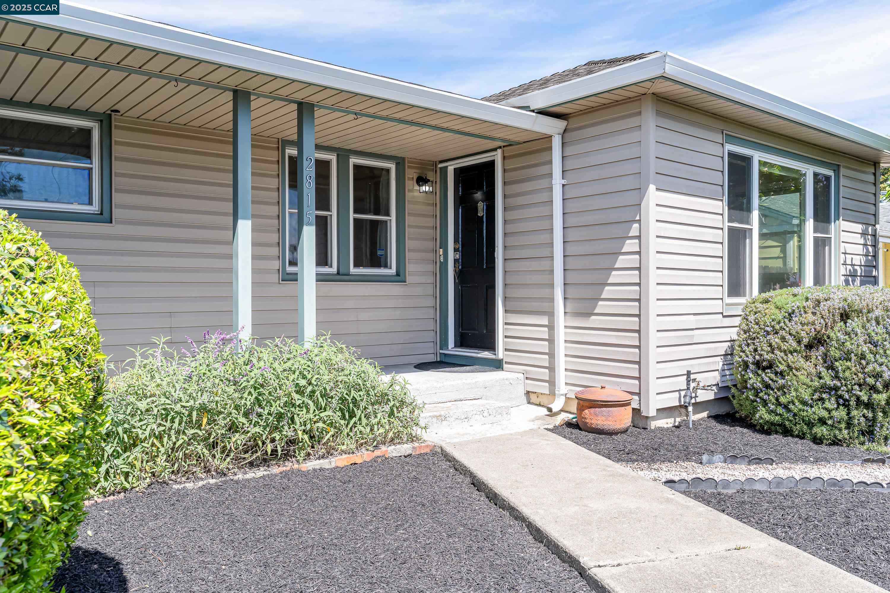 Detail Gallery Image 3 of 42 For 2815 Moran Ave, Richmond,  CA 94804 - 2 Beds | 1 Baths