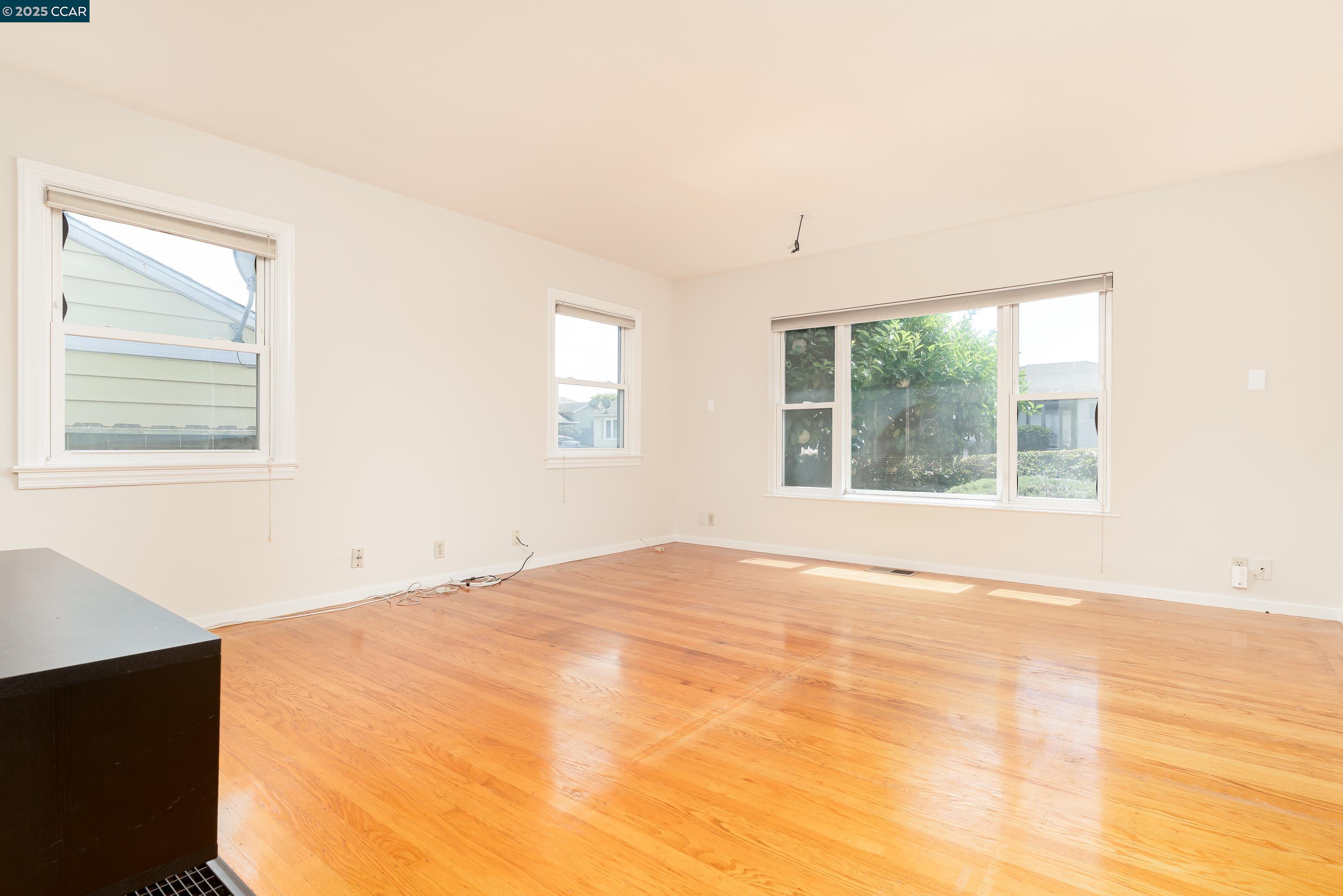 Detail Gallery Image 7 of 42 For 2815 Moran Ave, Richmond,  CA 94804 - 2 Beds | 1 Baths