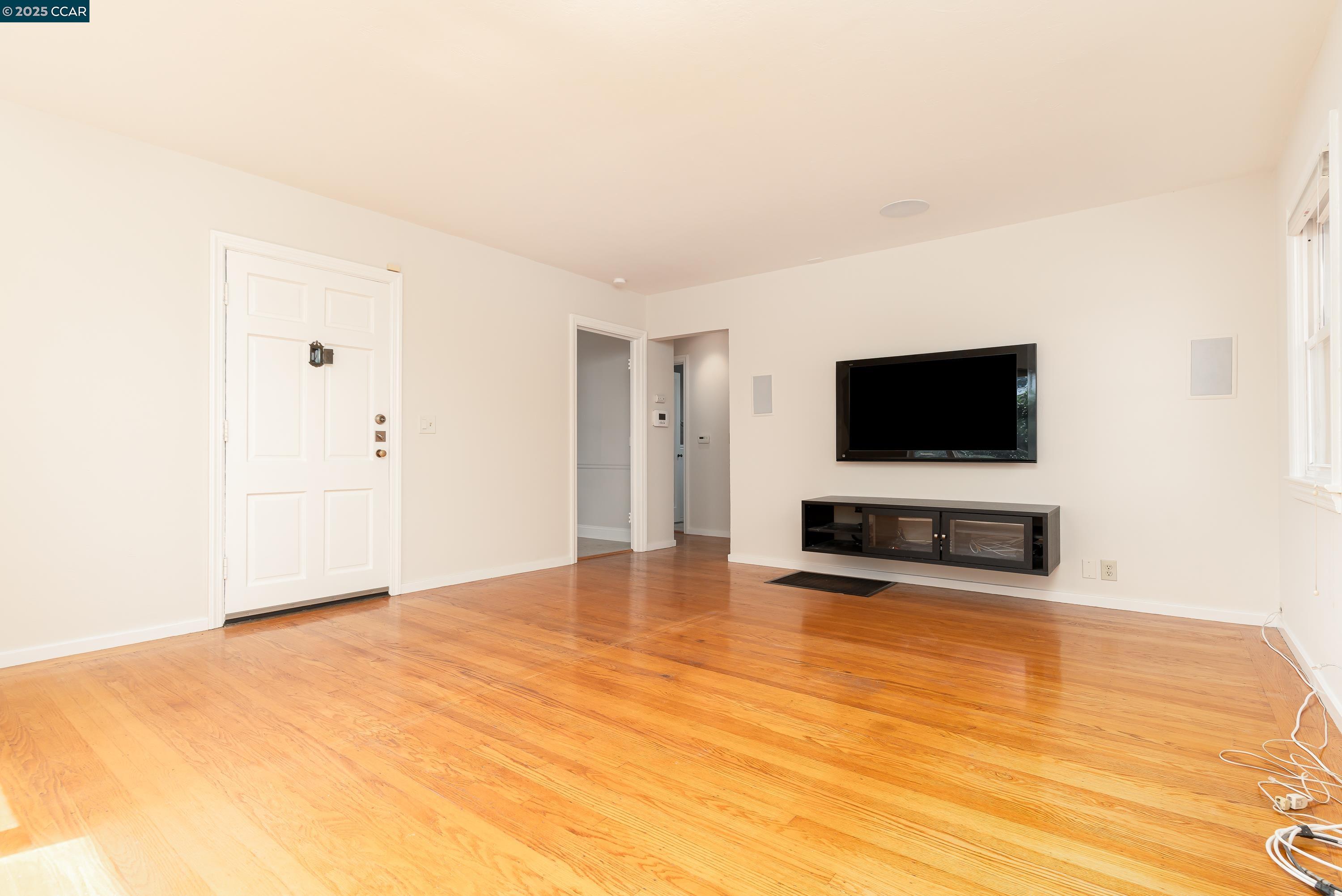 Detail Gallery Image 8 of 42 For 2815 Moran Ave, Richmond,  CA 94804 - 2 Beds | 1 Baths