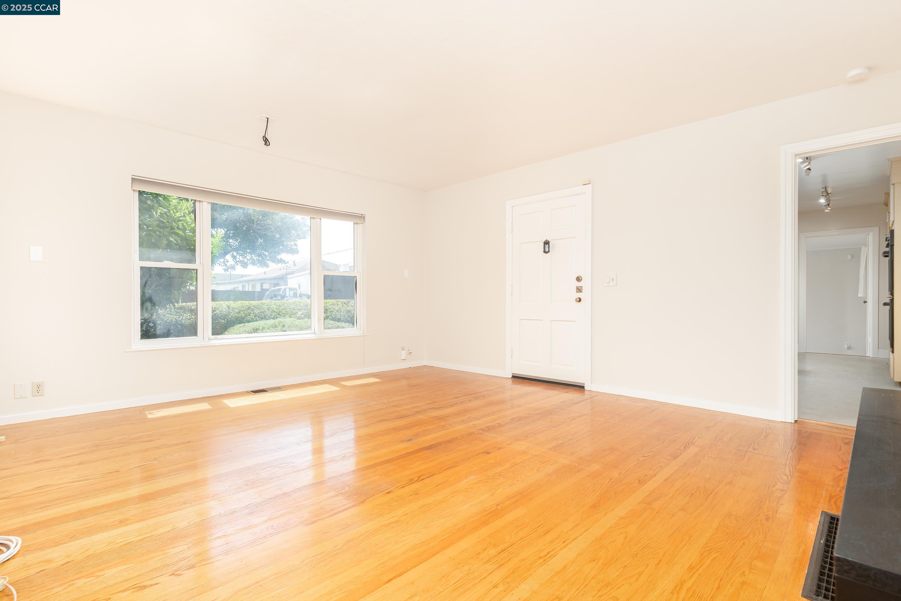 Detail Gallery Image 9 of 42 For 2815 Moran Ave, Richmond,  CA 94804 - 2 Beds | 1 Baths