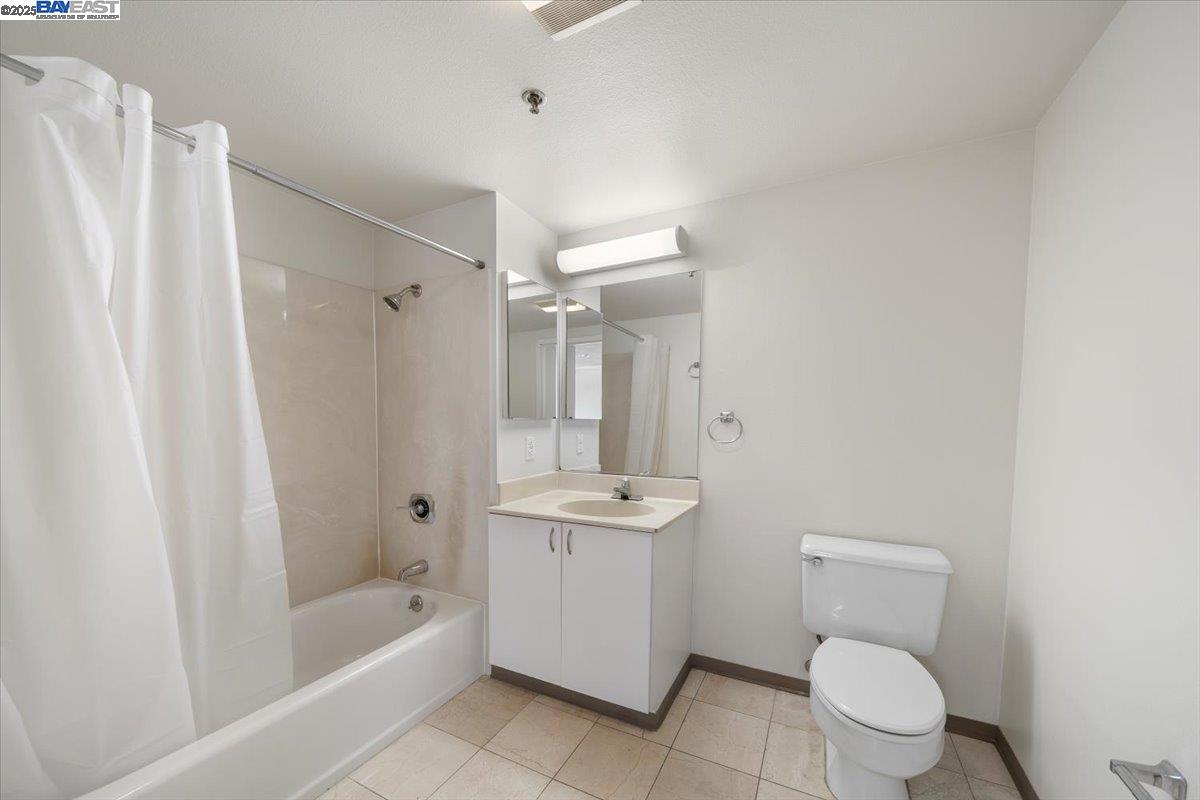 988 Franklin St # 1503, Oakland, California 94607, 2 Bedrooms Bedrooms, 6 Rooms Rooms,2 BathroomsBathrooms,Residential,For Sale,988 Franklin St # 1503,41093410
