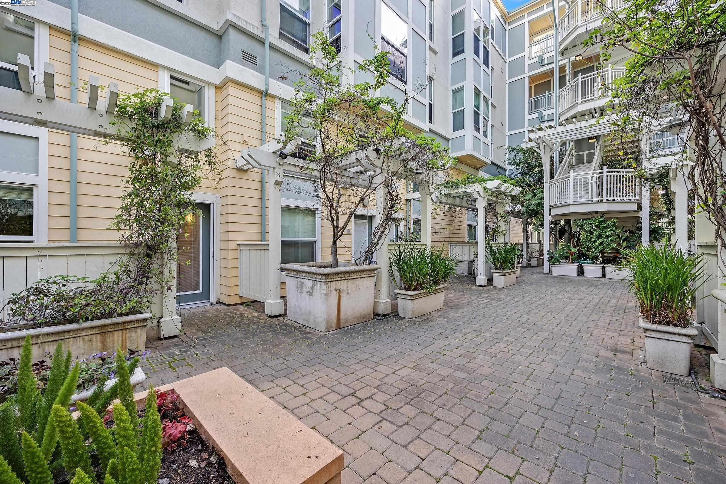 More Details about MLS # 41093418 : 655 12TH ST # 113