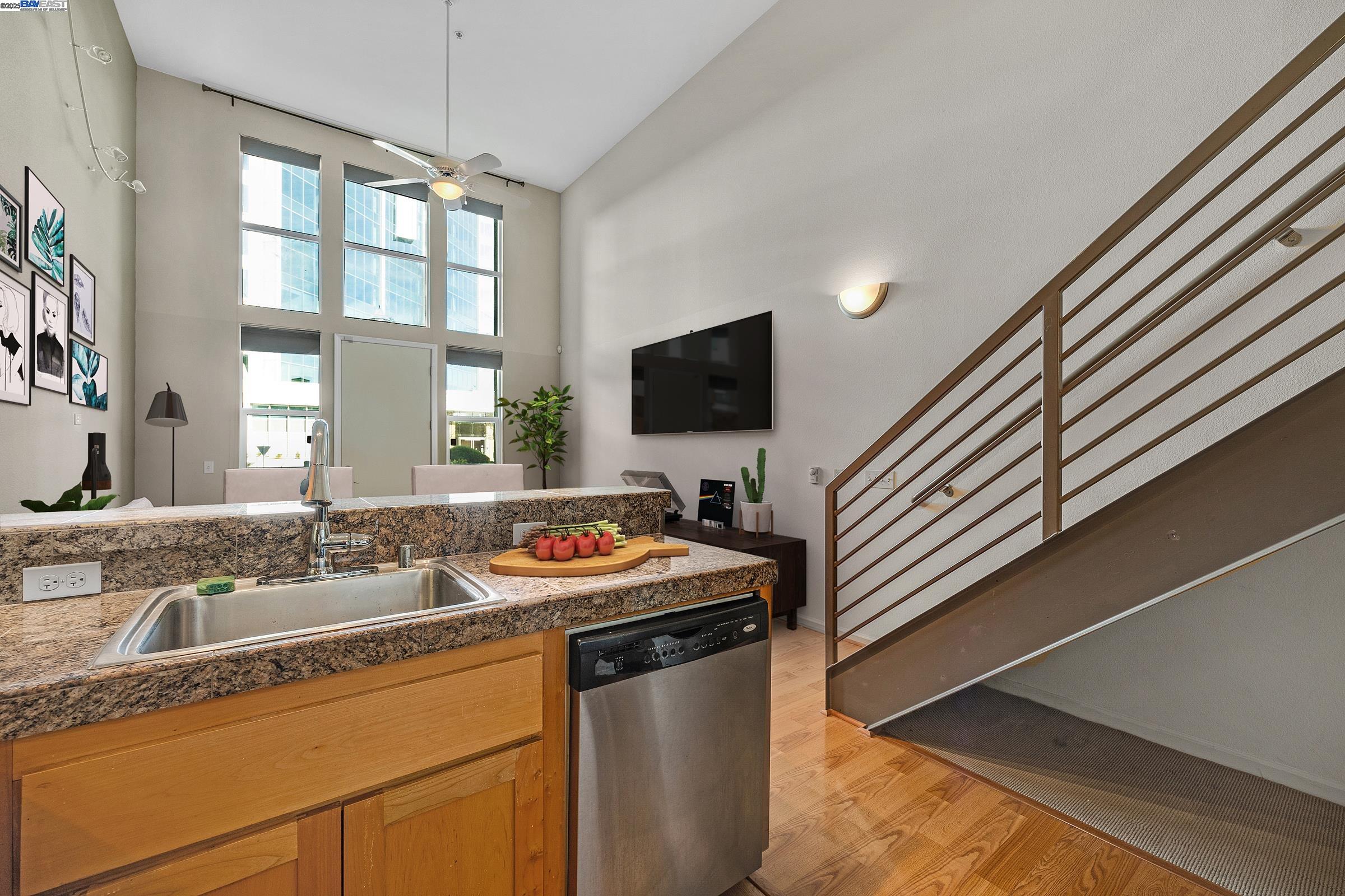 655 12Th St # 113, Oakland, California 94607, 2 Bedrooms Bedrooms, 4 Rooms Rooms,2 BathroomsBathrooms,Residential,For Sale,655 12Th St # 113,41093418