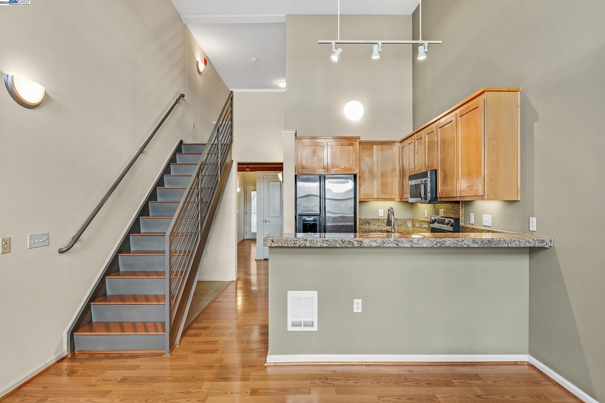 655 12Th St # 113, Oakland, California 94607, 2 Bedrooms Bedrooms, 4 Rooms Rooms,2 BathroomsBathrooms,Residential,For Sale,655 12Th St # 113,41093418