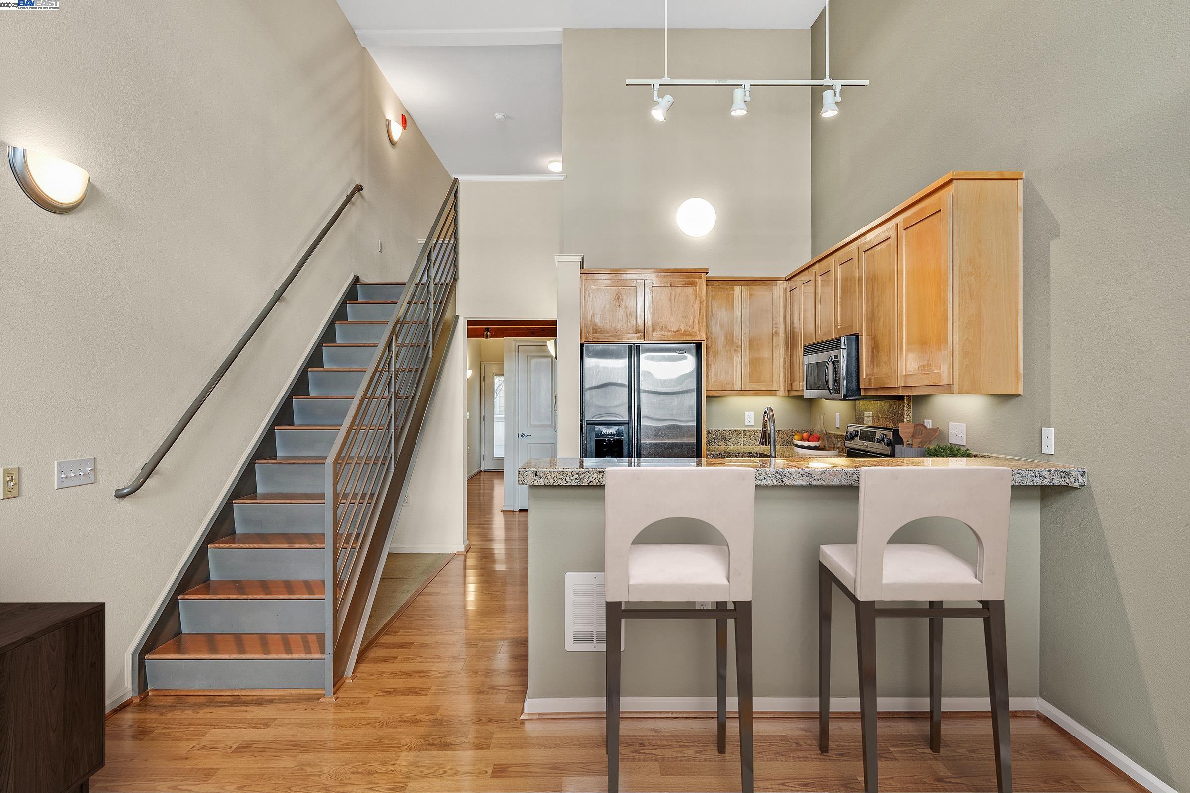 655 12Th St # 113, Oakland, California 94607, 2 Bedrooms Bedrooms, 4 Rooms Rooms,2 BathroomsBathrooms,Residential,For Sale,655 12Th St # 113,41093418